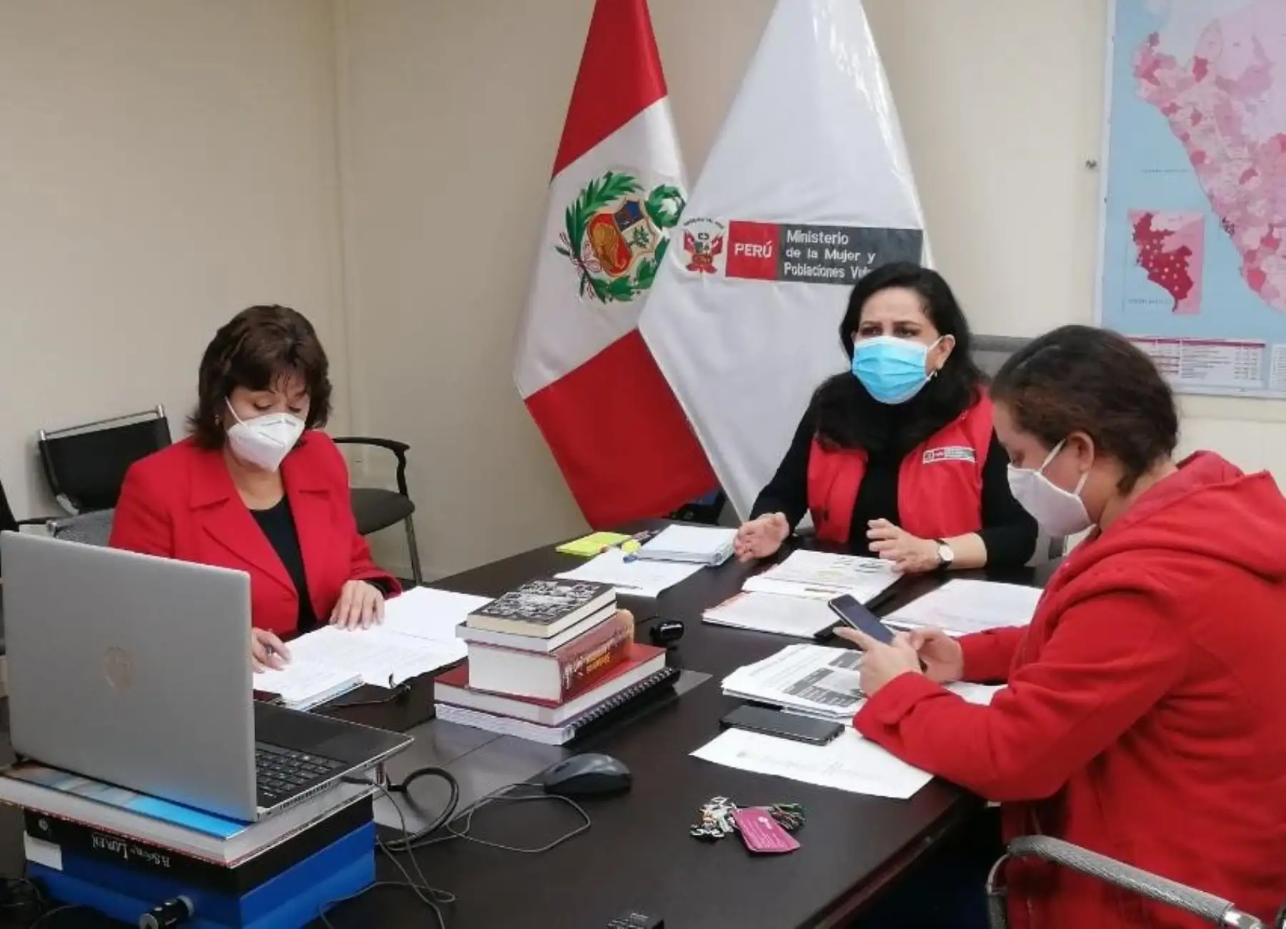 El Ministerio de la Mujer y Poblaciones Vulnerables refuerza sus acciones contra la violencia de género con alcaldes de Ucayali para proteger a mujeres, niños y adolescentes. ANDINA/Difusión