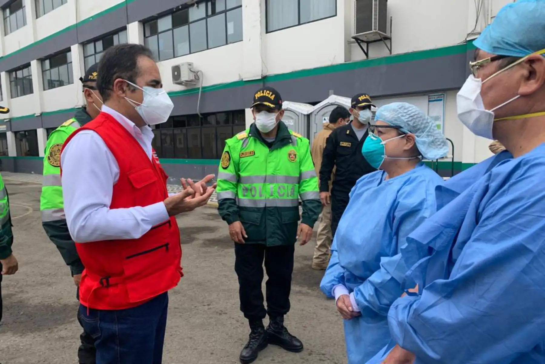 Ministro del Interior, Gastón Rodríguez realiza visita inopinada a Hospital PNP Augusto B. Leguía para verificar la atención al personal de la Policía Nacional sobre toma de pruebas de descarte y situación del personal médico ante el COVID-19.
FOTO:Mininter