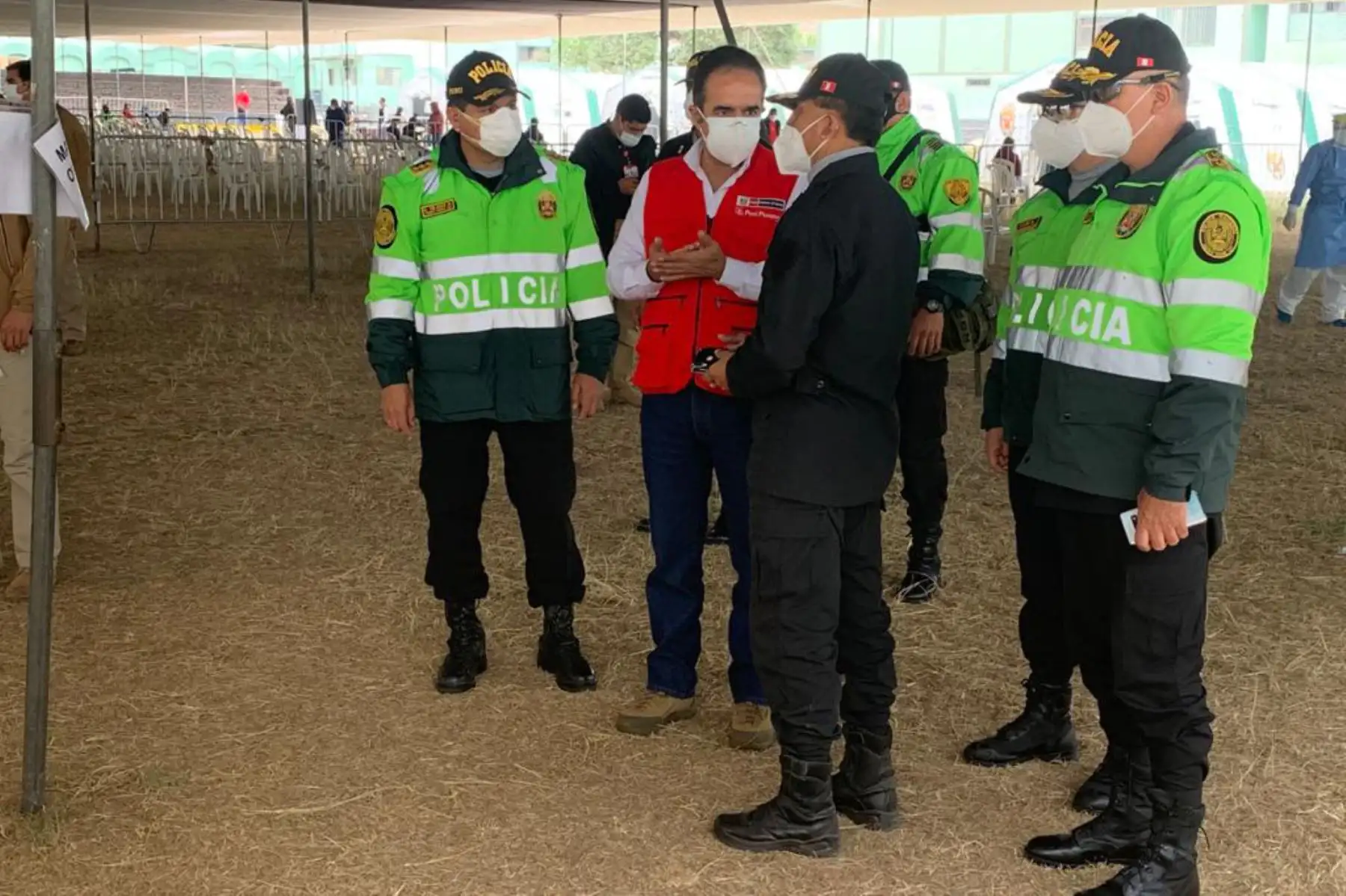 Ministro del Interior, Gastón Rodríguez realiza visita inopinada a Hospital PNP Augusto B. Leguía para verificar la atención al personal de la Policía Nacional sobre toma de pruebas de descarte y situación del personal médico ante el COVID-19.
FOTO:Mininter