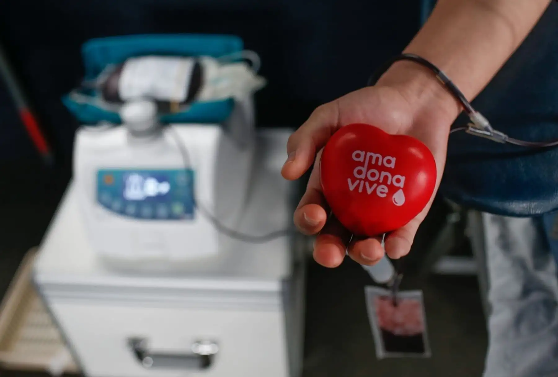 En el marco del Día Mundial del Donante de Sangre, el ministro de  Salud, Víctor Zamora  presenta la plataforma digital “Registro para donar sangre”, donde las personas interesadas pueden registrarse para realizar la donación de manera fácil y ordenada. 
Foto: Minsa
