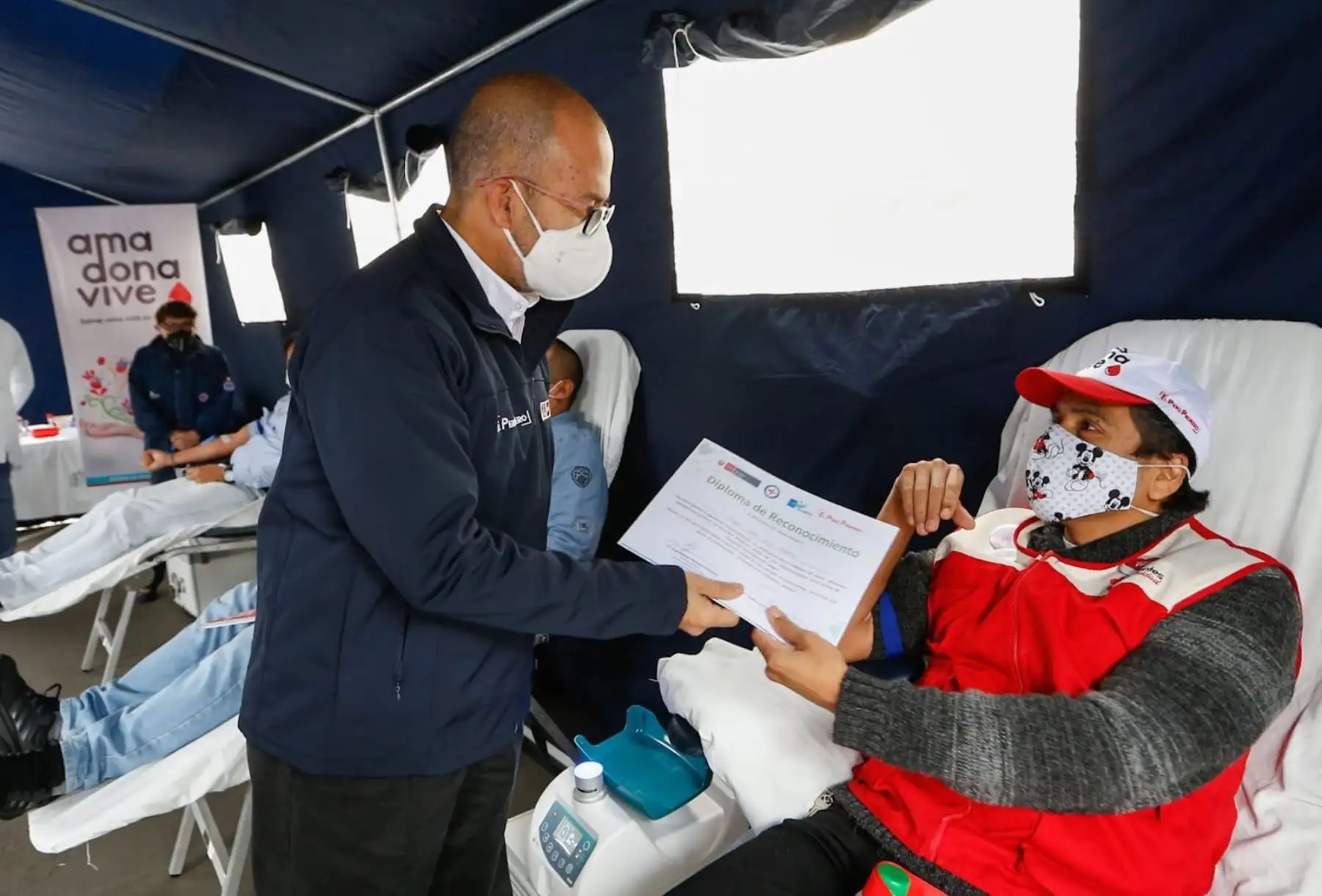 En el marco del Día Mundial del Donante de Sangre, el ministro de  Salud, Víctor Zamora  presenta la plataforma digital “Registro para donar sangre”, donde las personas interesadas pueden registrarse para realizar la donación de manera fácil y ordenada. 
Foto: Minsa