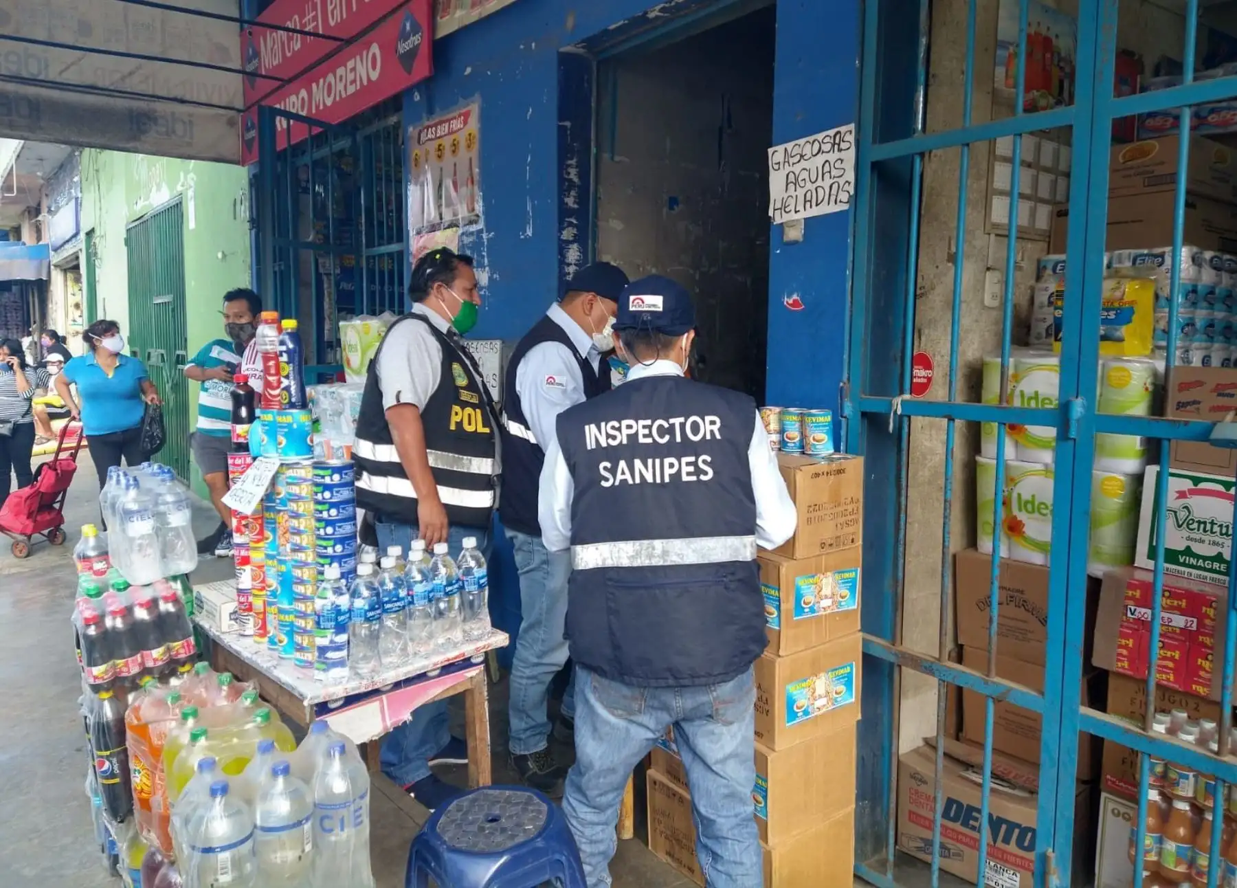 Autoridades decomisan más de 13,000 conservas de pescado fraudulentas en Trujillo, informó el Sanipes. ANDINA/Difusión