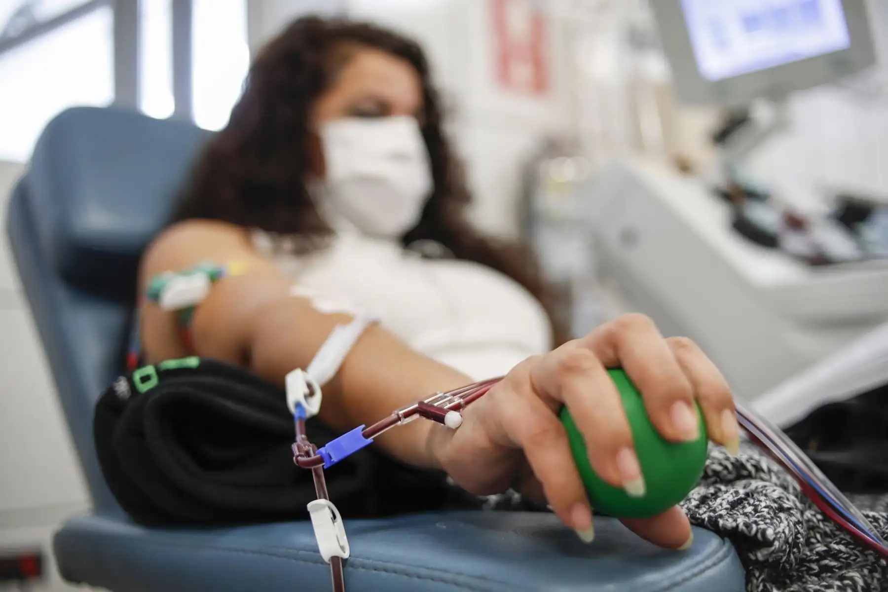 Este domingo es el “Día Mundial del Donante de Sangre” y el Instituto Nacional de Salud del Niño San Borja requiere de voluntarios que donen sangre y plaquetas para ayudar a los niños y adolescentes que a diario requieren transfusiones de estos componentes que son indispensables para el tratamiento de sus enfermedades, especialmente las neoplásicas. Foto: ANDINA/Renato Pajuelo