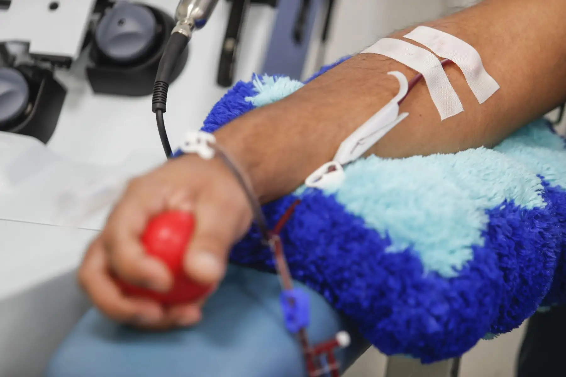 Si desea ayudar puede escribir al correo: jcabada@insnsb.gob.pe o llamando al 2300600 anexos 2134 - 2048. 
Tu donación puede salvar tres vidas.