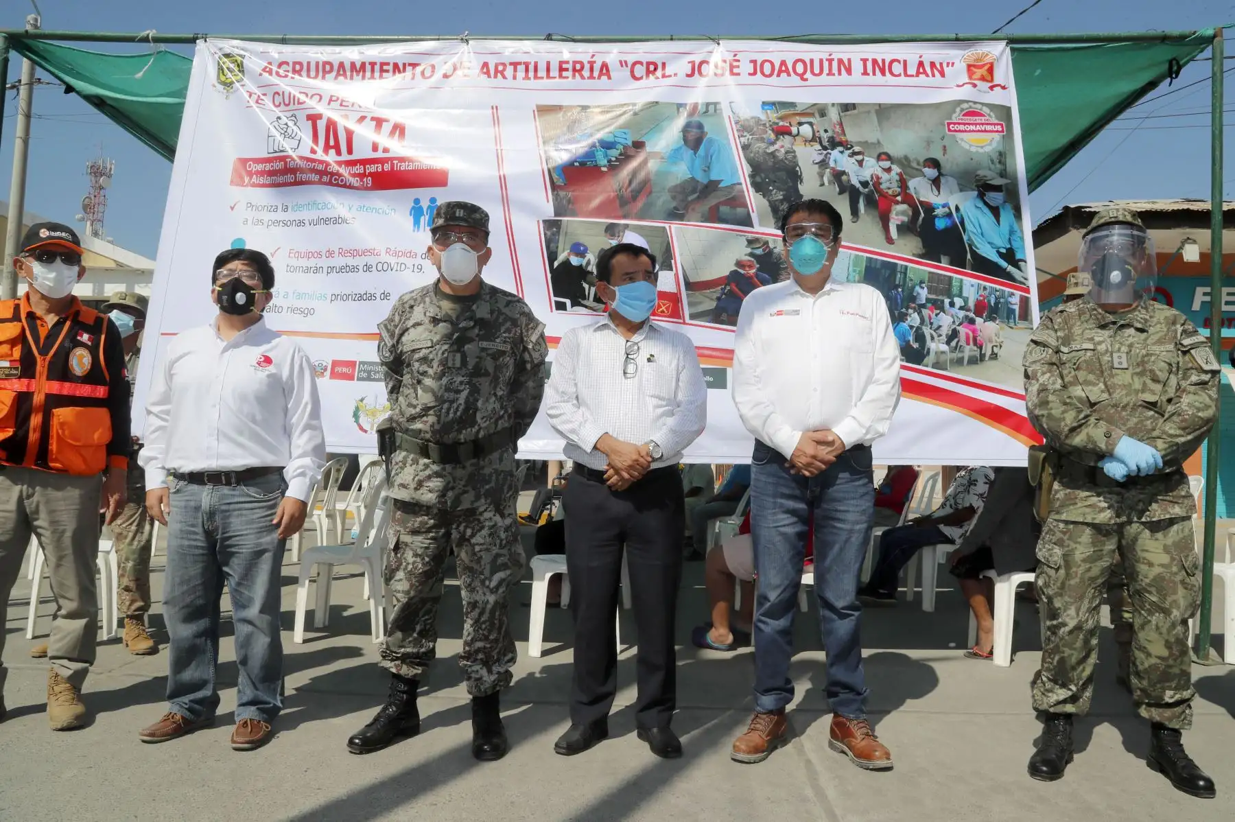 El Ministro de Vivienda,Rodolfo Yáñez recorre el  las ciudades de Chulucanas , Huancabamba y Ayabaca en la región Piura , acompañado de la doctora Zulema Tomás , miembro del Comando COVID-19, y otras autoridades locales de salud, llevando balones de oxígeno y equipo de protección médica.
Foto: Ministerio de Vivienda