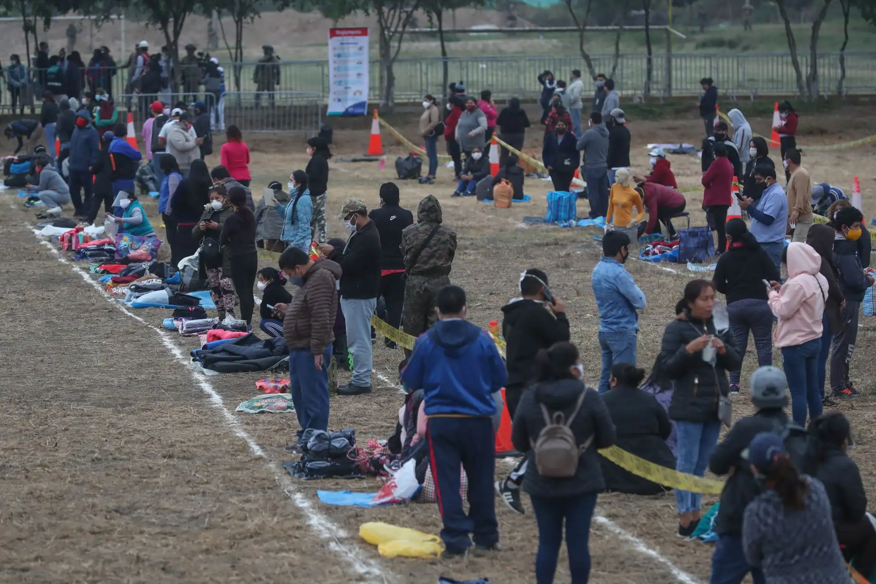 Realizan pruebas de descarte a vendedores ambulantes reubicados en el parque zonal Huayna Capac, en San Juan de Miraflores. Foto: ANDINA/Mindef