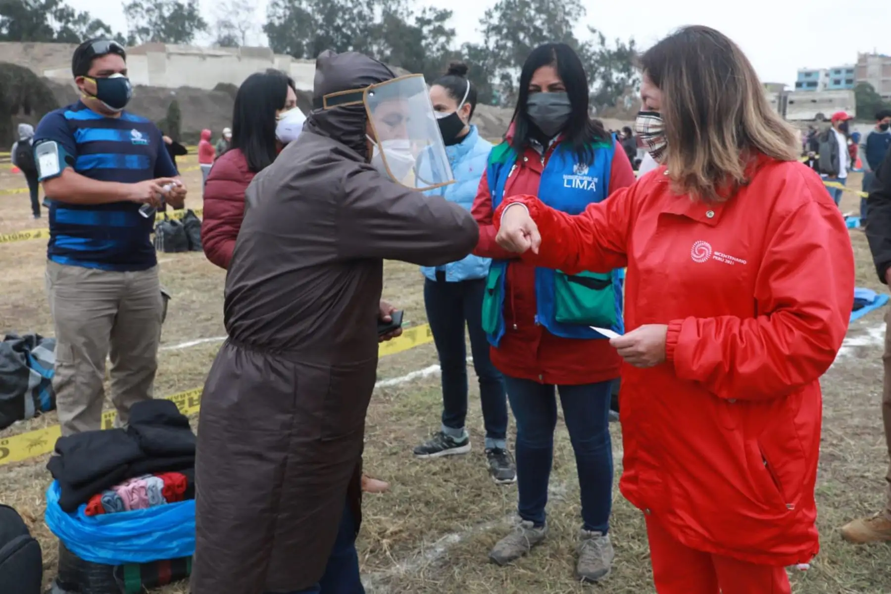 Ministra Rocío Barrios supervisa pruebas de descarte a vendedores ambulantes reubicados en el parque zonal Huayna Capac, en San Juan de Miraflores. Foto: ANDINA/Produce