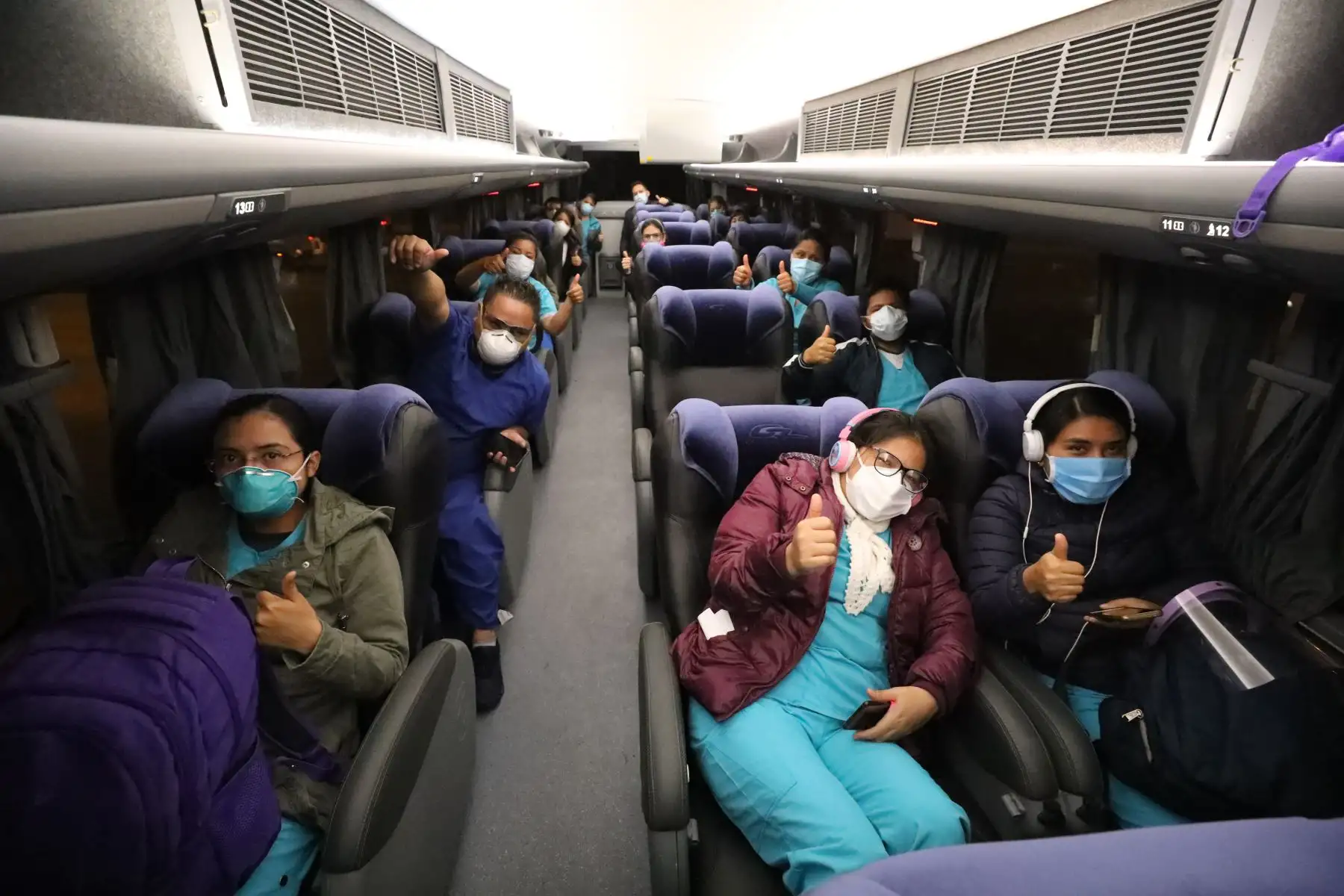 La quinta brigada médica con más de 40 profesionales de salud, entre médicos, enfermeros y técnicos de EsSalud, retornaron esta mañana a la región Loreto para continuar enfrentando la pandemia de coronavirus. Foto: ANDINA/EsSalud