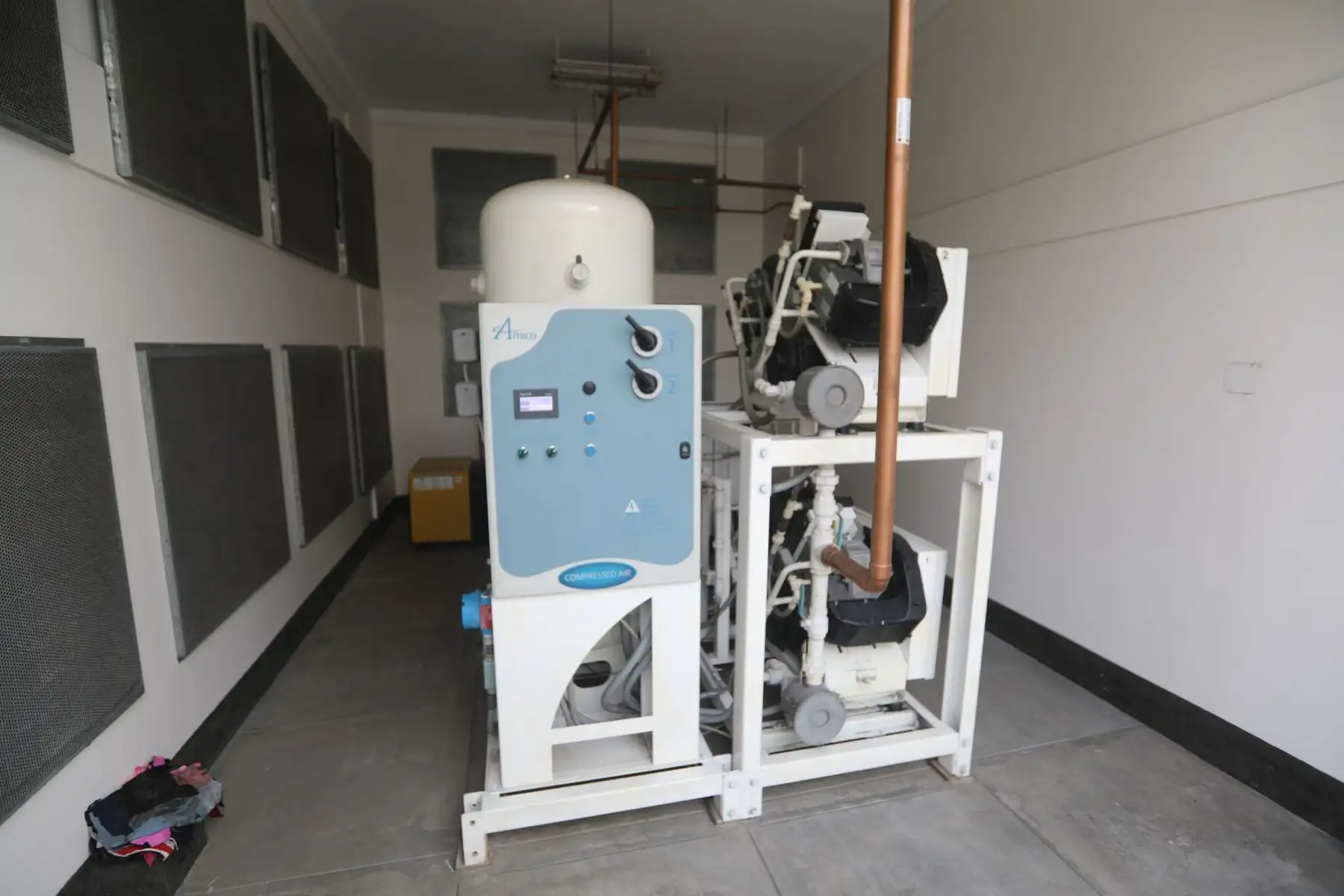 Ministro de Salud, Víctor Zamora, supervisó funcionamiento de tanque criogénico que permitirá generar 20 mil galones de oxígeno para pacientes Covid-19 en el Hospital de Emergencia Ate. Foto: ANDINA/Minsa