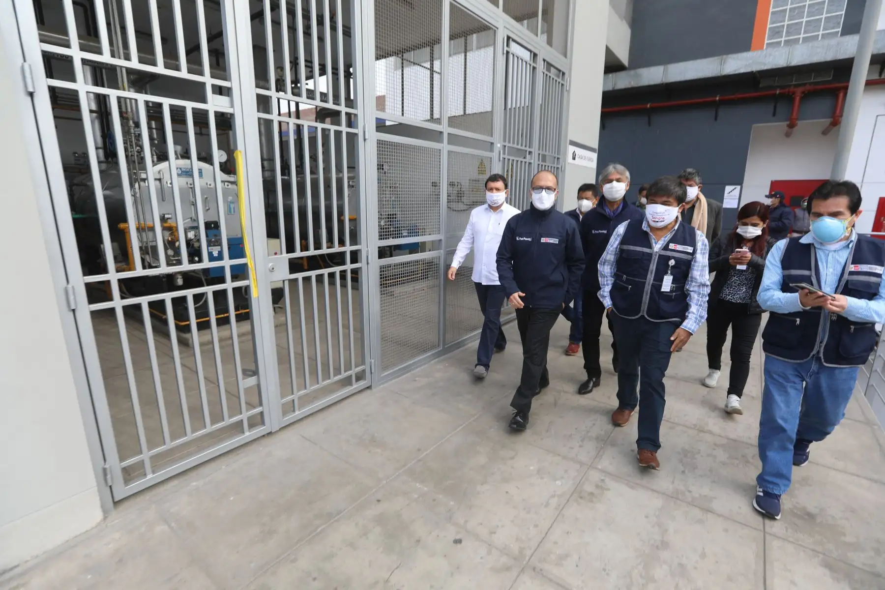 Ministro de Salud, Víctor Zamora, supervisó funcionamiento de tanque criogénico que permitirá generar 20 mil galones de oxígeno para pacientes Covid-19 en el Hospital de Emergencia Ate. Foto: ANDINA/Minsa
