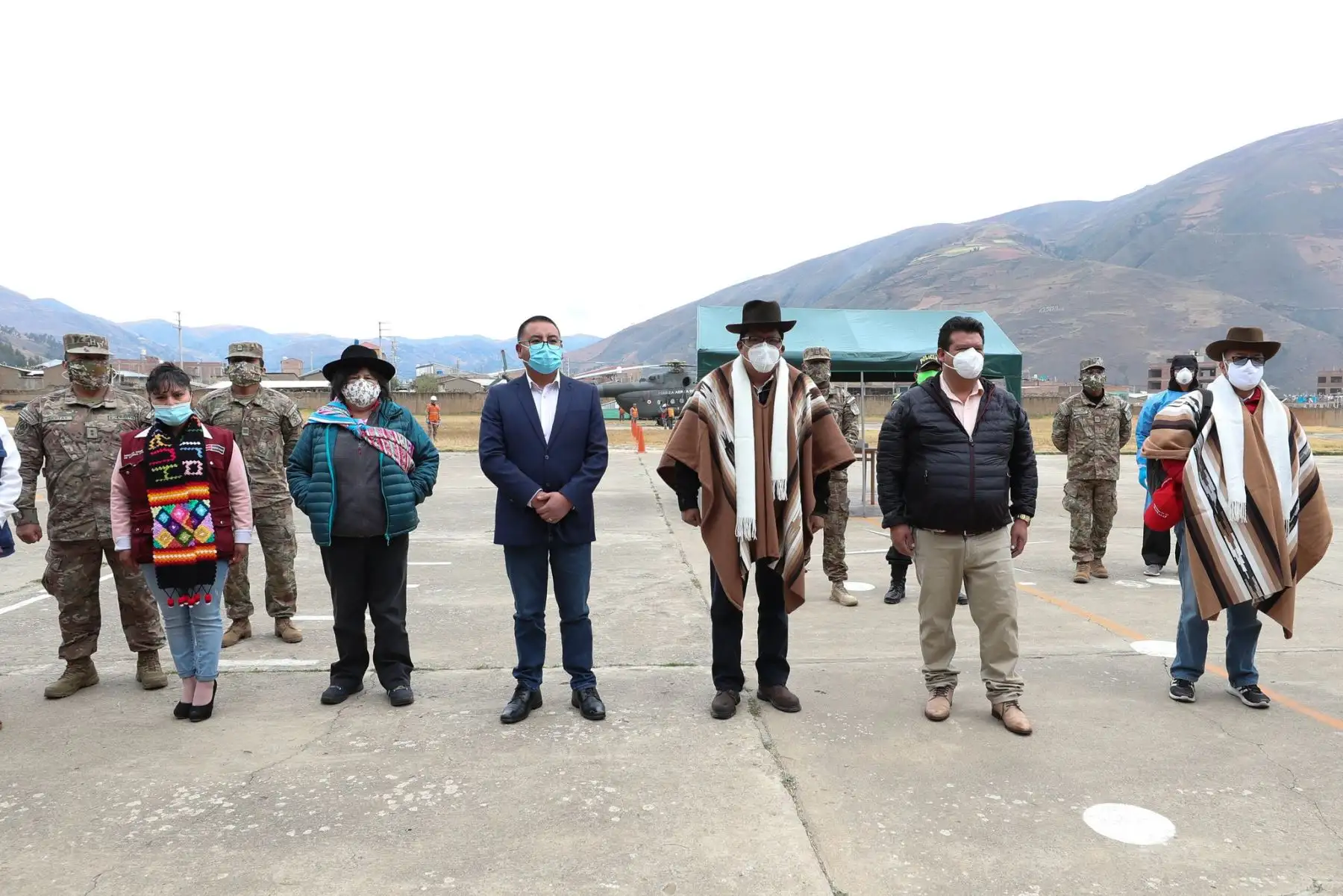 Jefe del Gabinete, Vicente Zeballos, junto a titulares de Educación, MIDIS y Salud llegaron a Huancavelica para evaluar la situación del coronavirus en la región. Foto: ANDINA/PCM