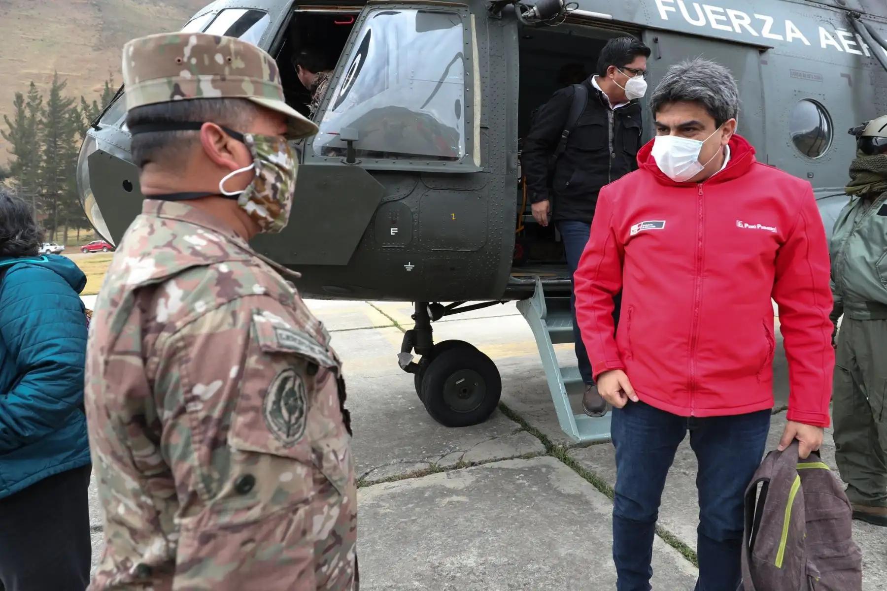 Ministro de Educación, Martín Benavides, junto al Jefe del Gabinete, y titulares de Salud y MIDIS llegaron  Huancavelica para evaluar la situación de la pandemia de coronavirus en la región. Foto: ANDINA/PCM