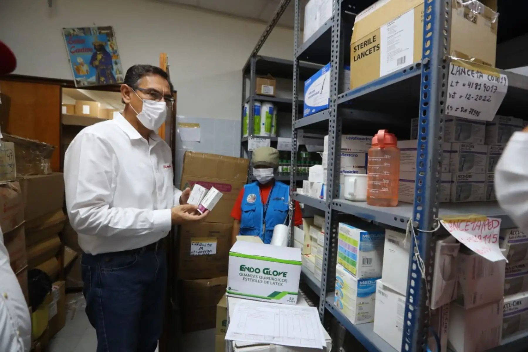 El presidente Martín Vizcarra supervisó los almacenes de la Dirección Regional de Salud de Piura, que ha recibido medicinas y material médico para la protección del personal de salud y atención de ciudadanos. Foto: ANDINA/Prensa Presidencia