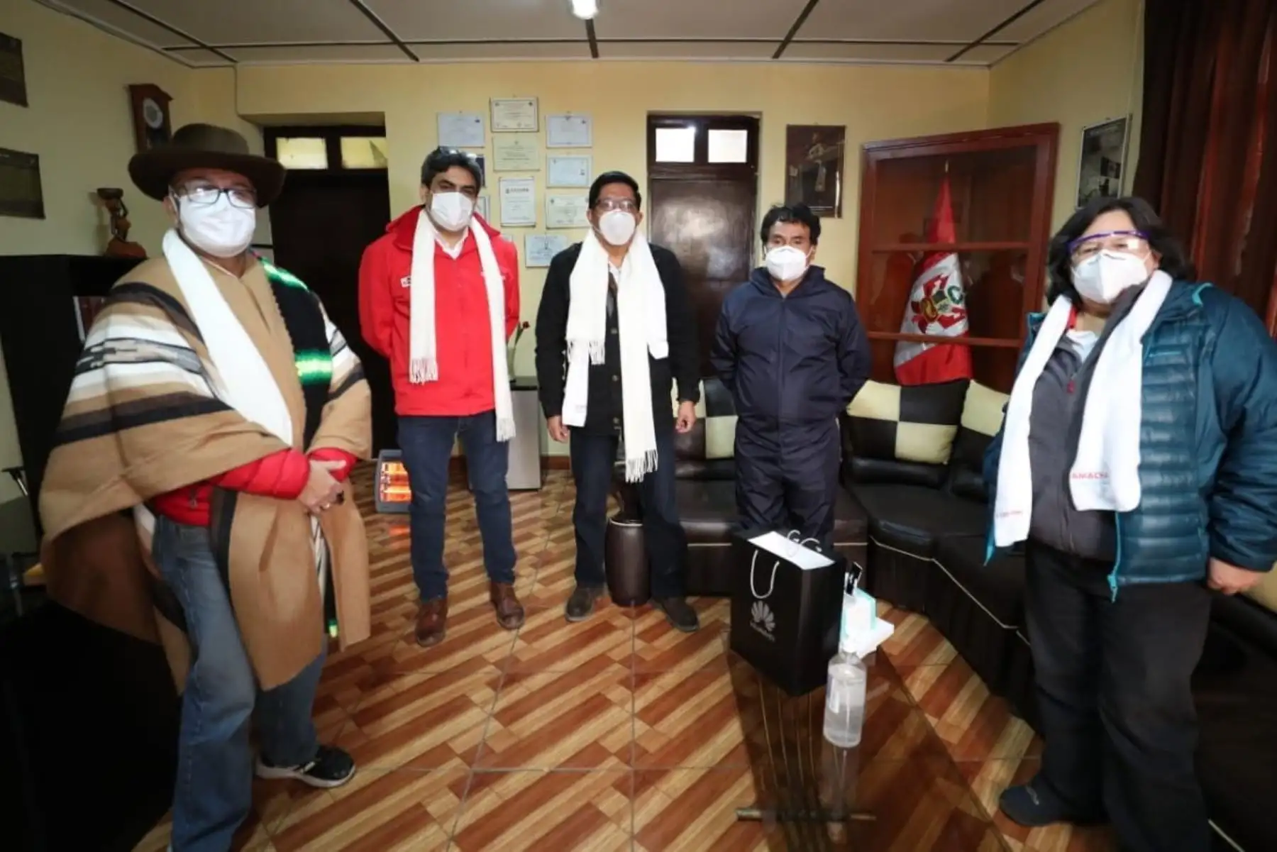 Jefe del Gabinete, Vicente Zeballos, junto a titulares de Educación, MIDIS y Salud llegaron Huancavelica para evaluar la situación del coronavirus en la región. Foto: ANDINA/PCM