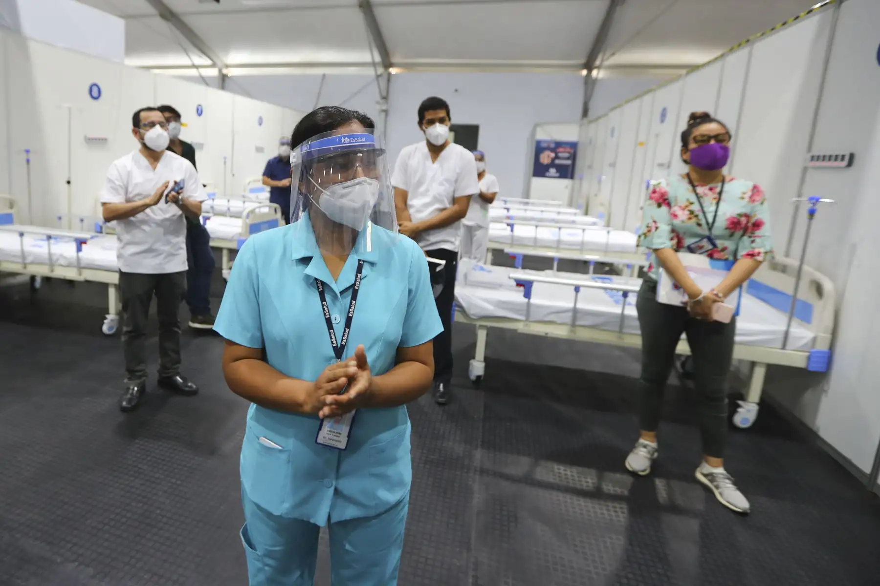 El presidente Martin Vizcarra junto a ministros de Estado y titular de Essalud, hizo entrega de la Villa Essalud Piura en el hospital Cayetano Heredia III, infraestructura temporal que amplía la oferta hospitalaria para combatir el COVID-19 de la región. Foto: ANDINA/Prensa Presidencia