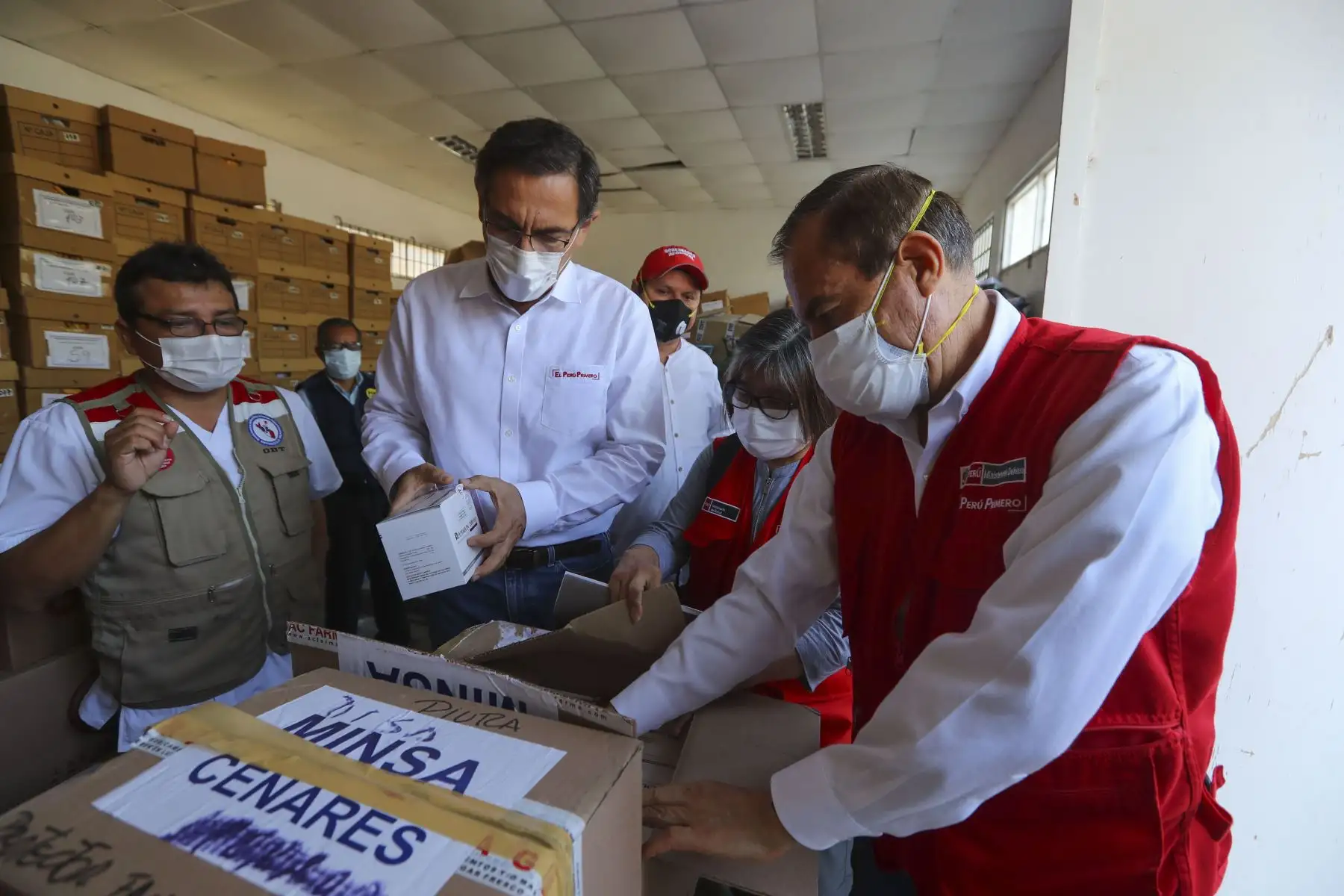 El presidente Martín Vizcarra supervisó los almacenes de la Dirección Regional de Salud de Piura, que ha recibido medicinas y material médico para la protección del personal de salud y atención de ciudadanos. Foto: ANDINA/Prensa Presidencia