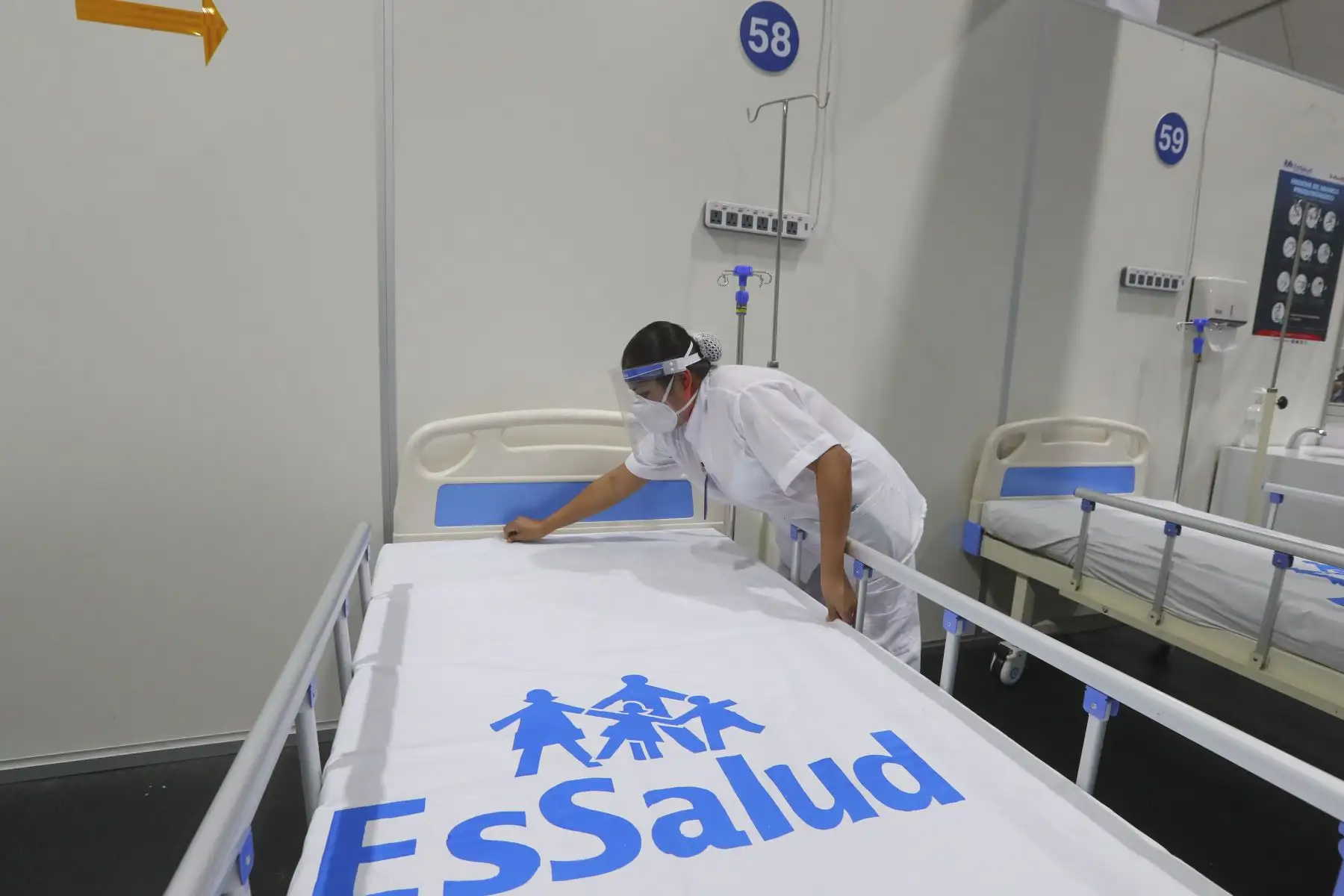 El presidente Martin Vizcarra junto a ministros de Estado y titular de Essalud, hizo entrega de la Villa Essalud Piura en el hospital Cayetano Heredia III, infraestructura temporal que amplía la oferta hospitalaria para combatir el COVID-19 de la región. Foto: ANDINA/Prensa Presidencia