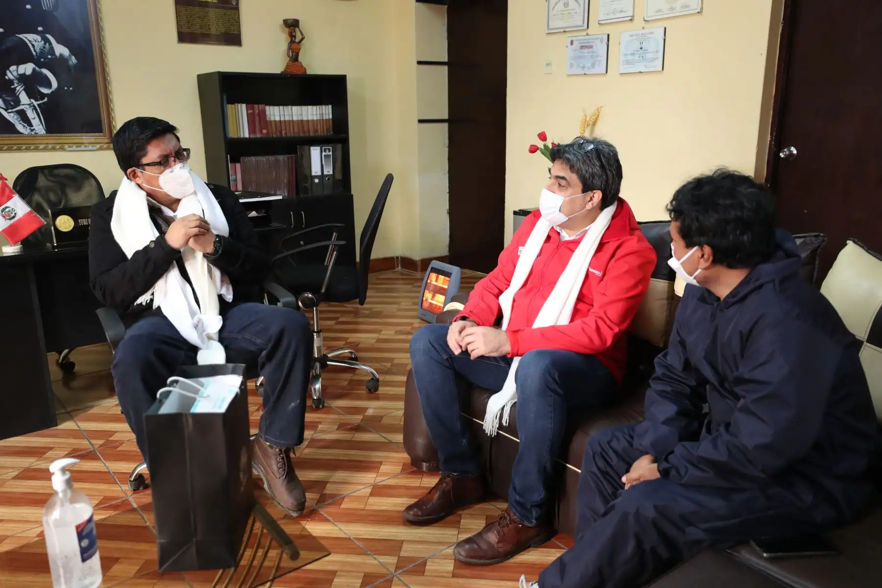 Jefe del Gabinete, Vicente Zeballos, junto a titulares de Educación, MIDIS y Salud llegaron Huancavelica para evaluar la situación del coronavirus en la región. Foto: ANDINA/PCM