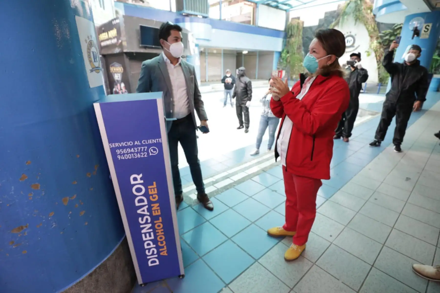 La Ministra de la Producción Rocío Barrios, supervisó la implementación de protocolos sanitarios y medidas de bioseguridad en el CC Polvos Azules, tras la autorización para el reinicio de sus labores a puertas cerradas y vía comercio electrónico.Foto:ANDINA/Produce