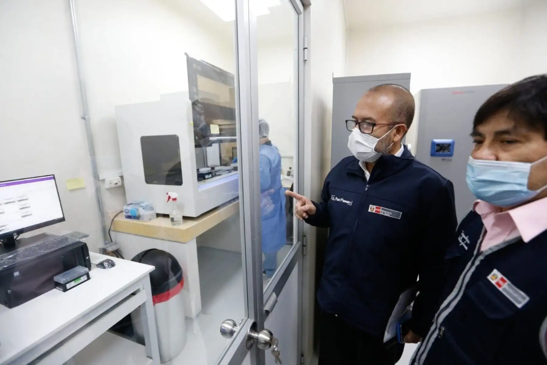 Con el objetivo de ampliar la capacidad de diagnósticos de COVID_19 del INS se implementó un nuevo laboratorio con tecnología de vanguardia para procesar hasta 6 mil pruebas moleculares al día. 
Foto: ANDINA/@Minsa_Peru.