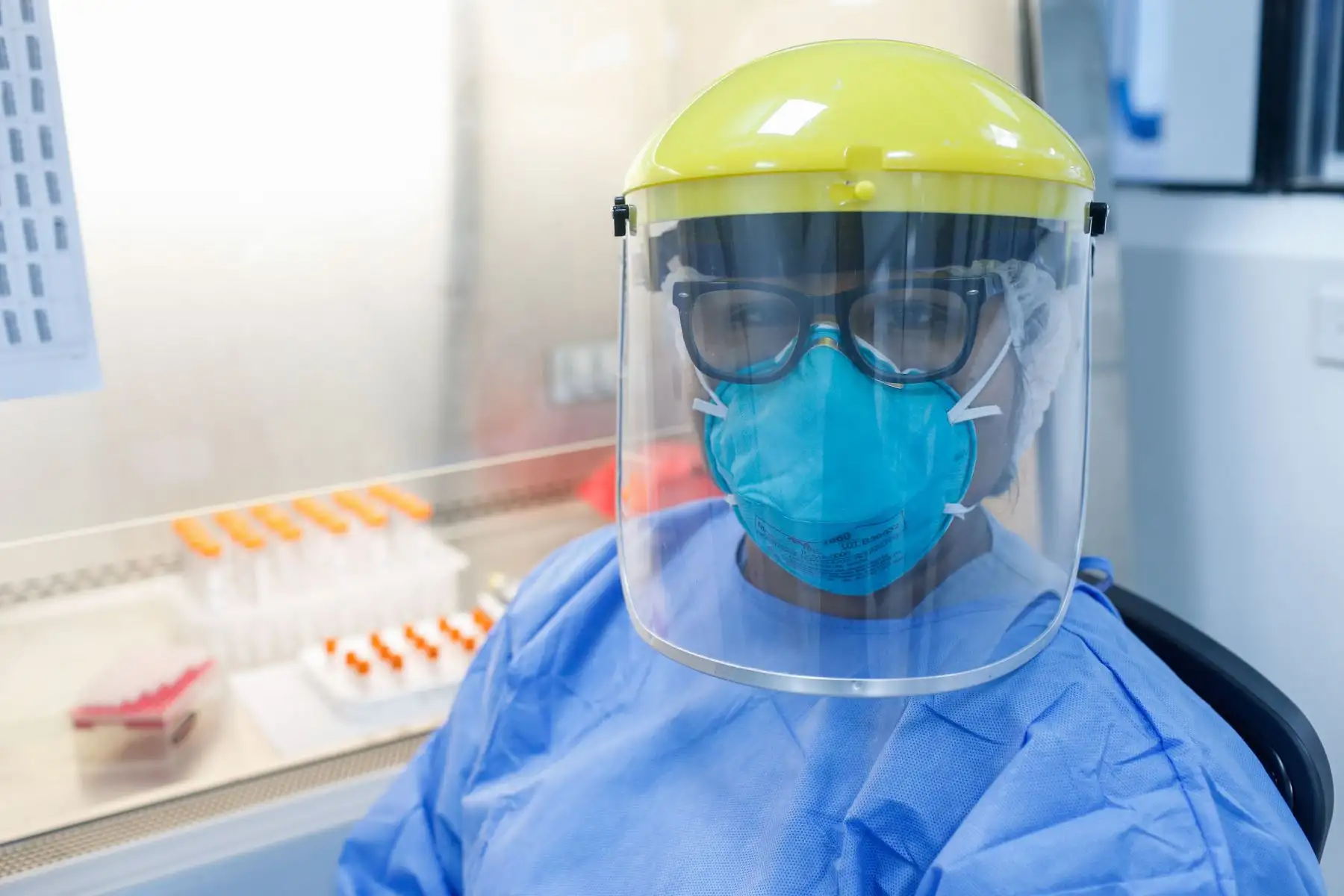 Con el objetivo de ampliar la capacidad de diagnósticos de covid-19 del INS, se implementó un nuevo laboratorio con tecnología de vanguardia para procesar hasta 6 mil pruebas moleculares al día.

Foto: ANDINA/@Minsa_Peru.