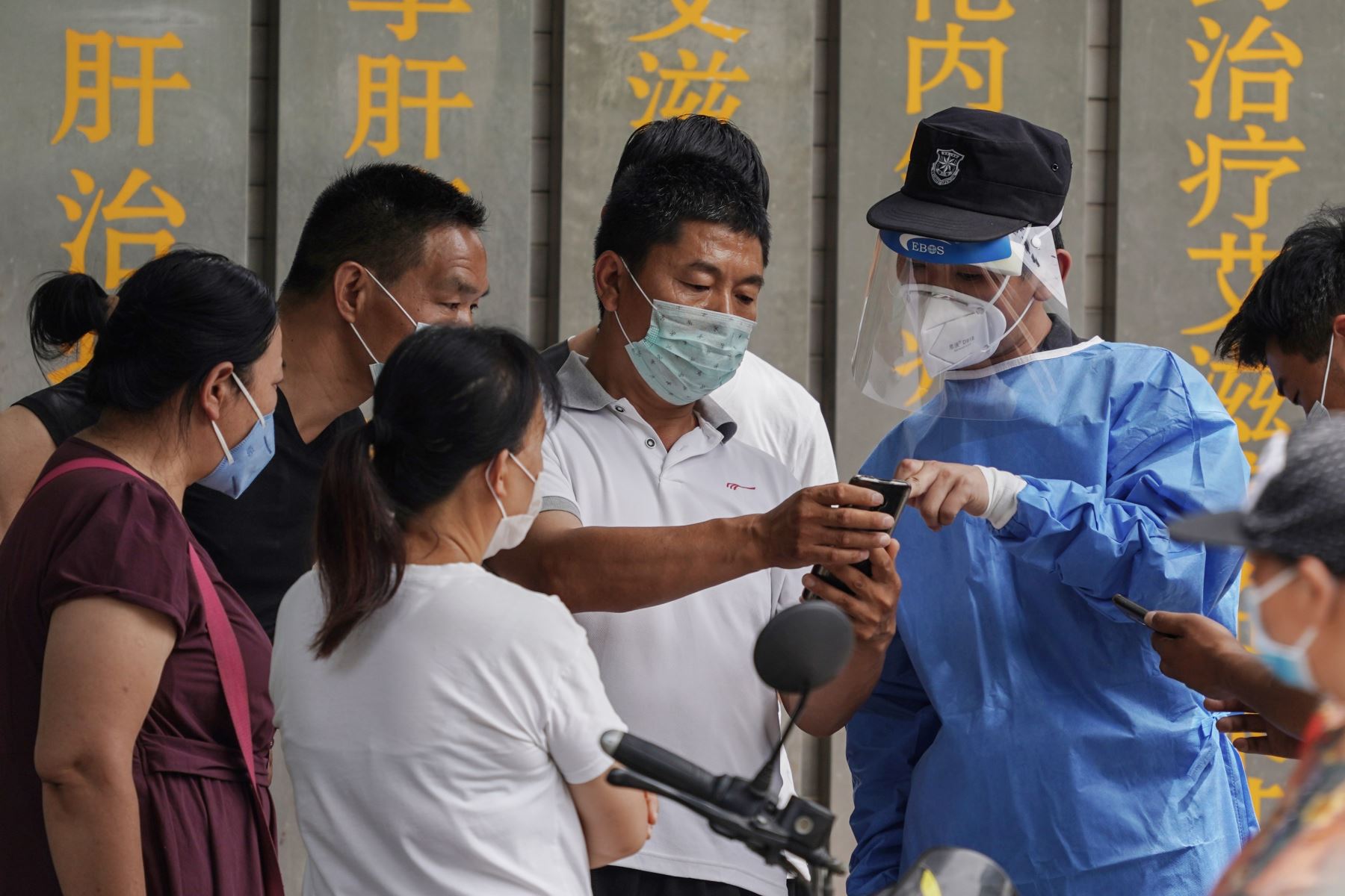 China, país donde se registraron los primeros pacientes de covid-19, podría presentar un rebrote del virus. Foto: EFE