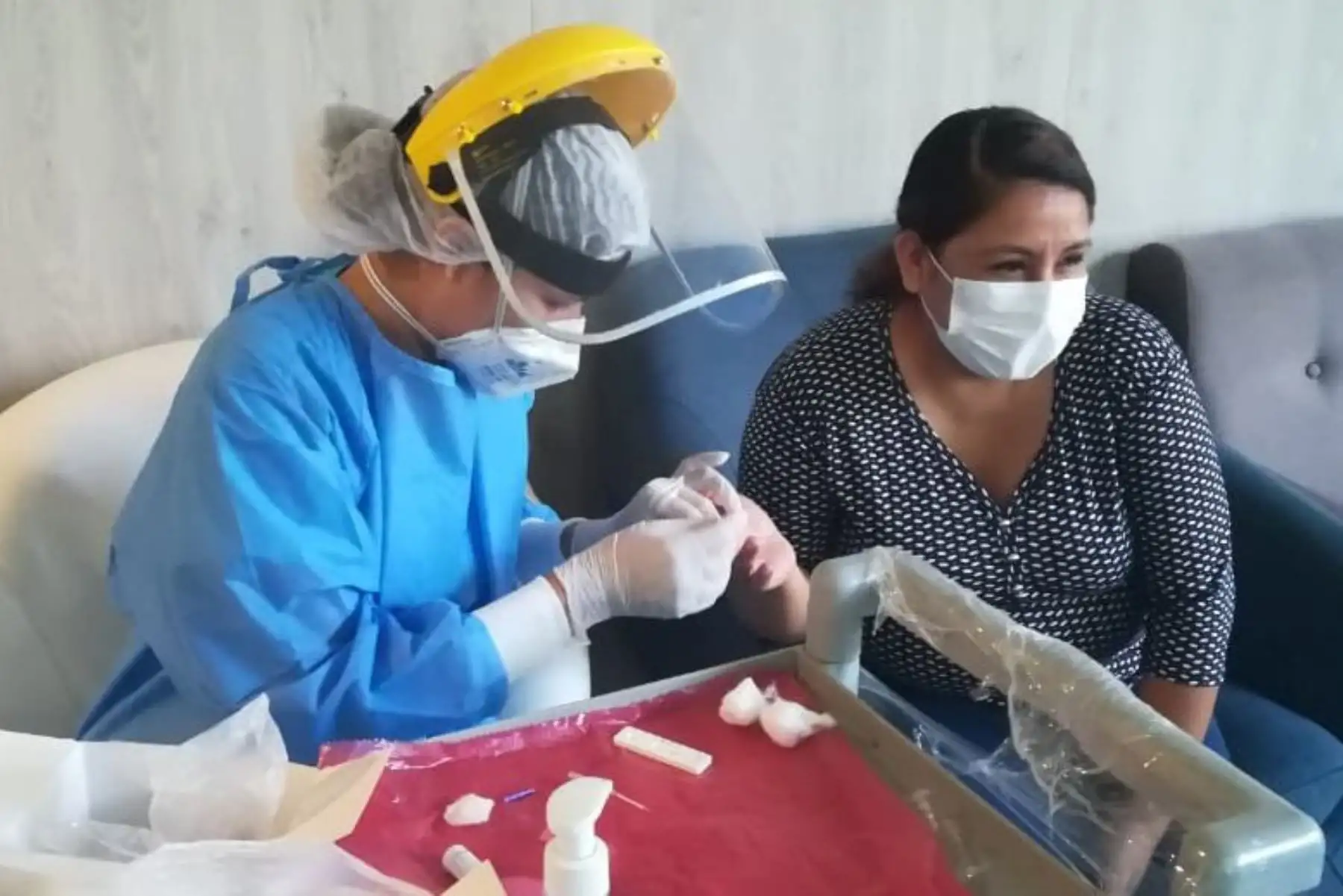 El Minsa revisará qué hará para que los más de 500 casos de pacientes con covid-19 que pagaron altas sumas de dinero a las clínicas encuentren una solución. Foto: ANDINA/Minsa.