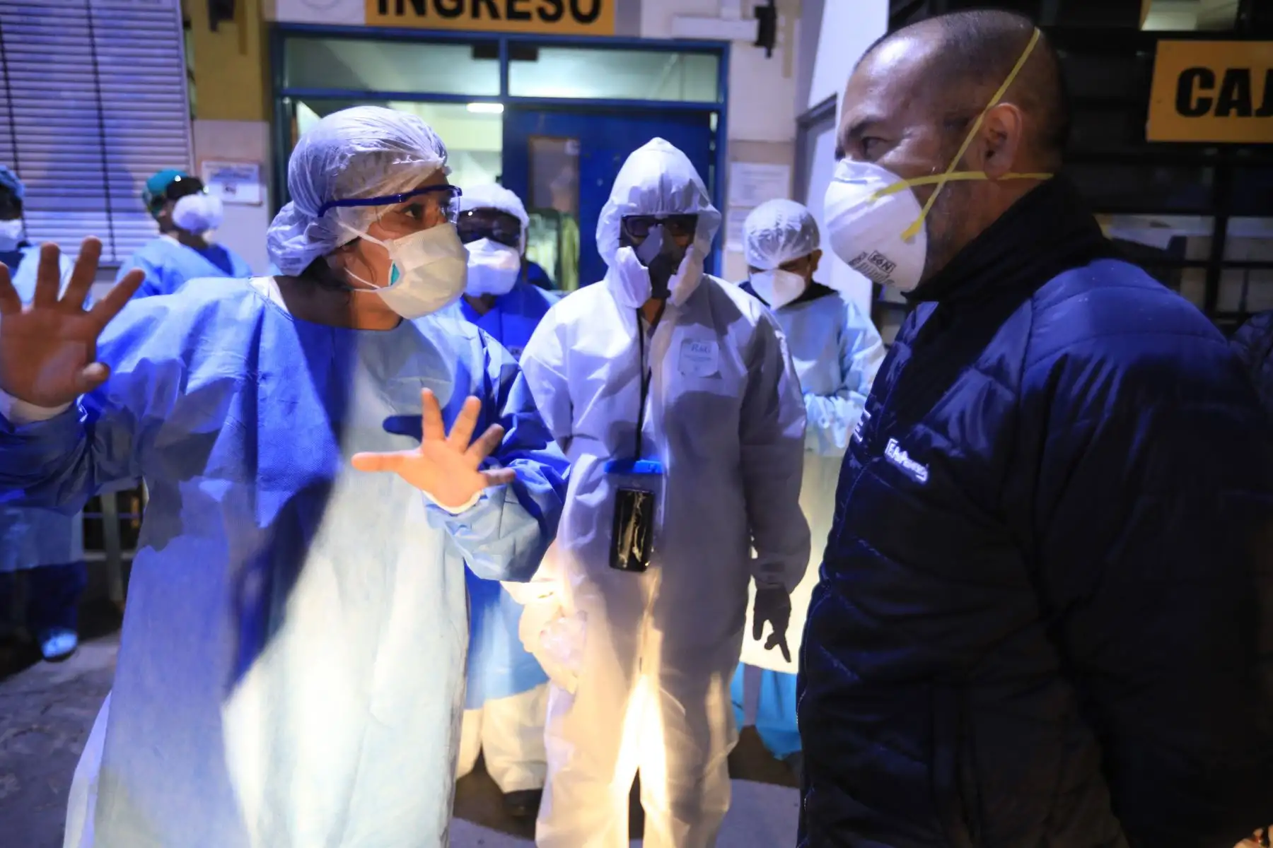 El ministro de salud Victor Zamora, realiza una visita inopinada al hospital Cayetano Heredia para verificar la calidad de atención que se brinda a los pacientes covid-19. Foto: Minsa