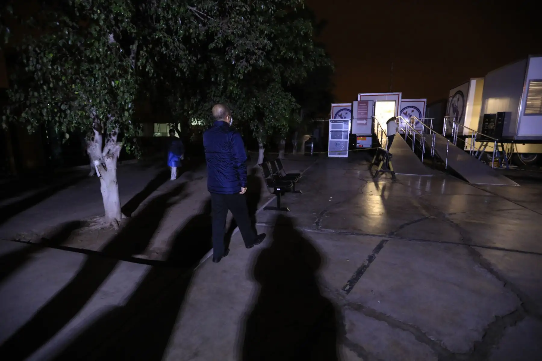 El ministro de salud Victor Zamora, realiza una visita inopinada al hospital Cayetano Heredia para verificar la calidad de atención que se brinda a los pacientes covid-19. Foto: Minsa