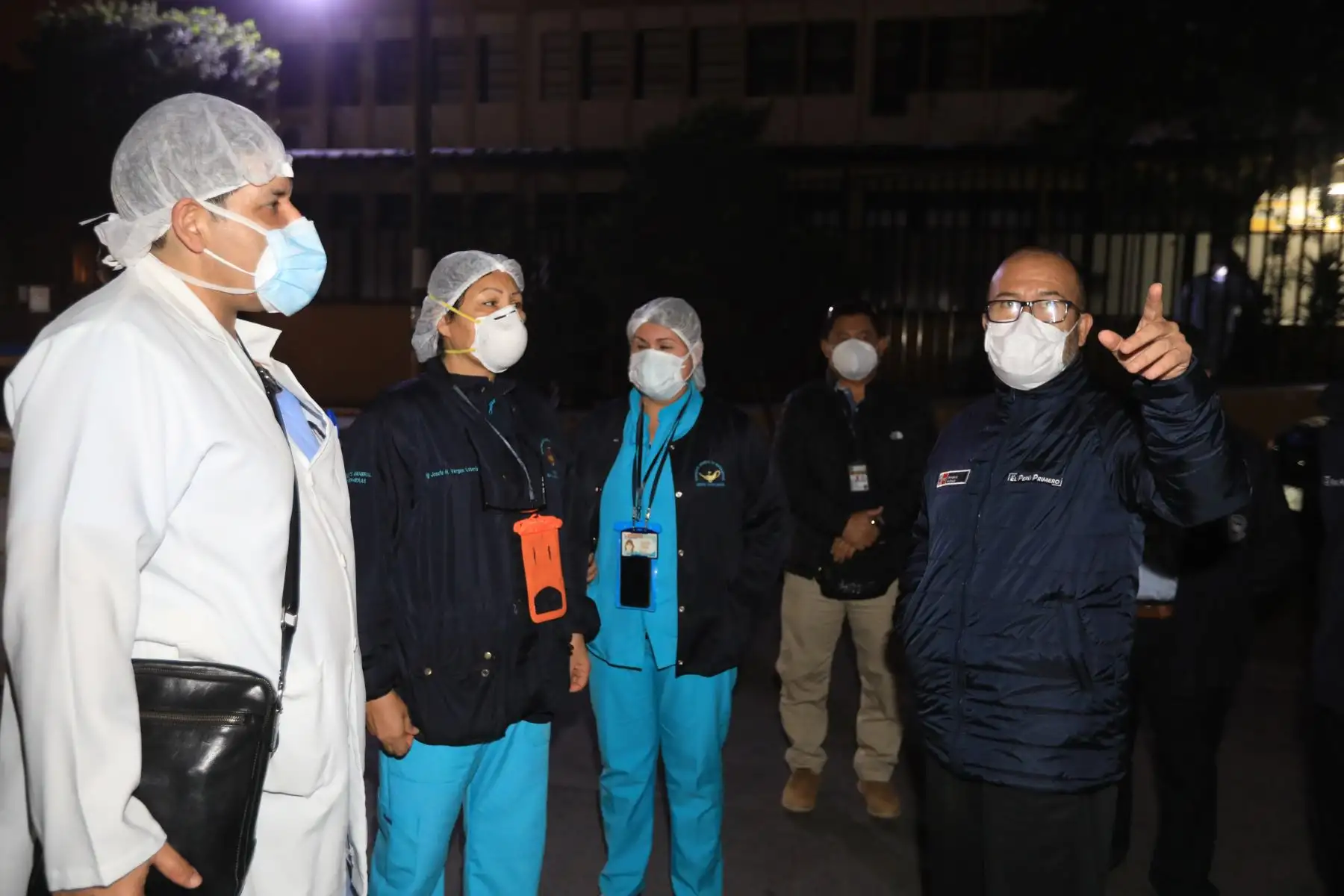 El ministro de salud Victor Zamora, realiza una visita inopinada al hospital Cayetano Heredia para verificar la calidad de atención que se brinda a los pacientes covid-19. Foto: Minsa