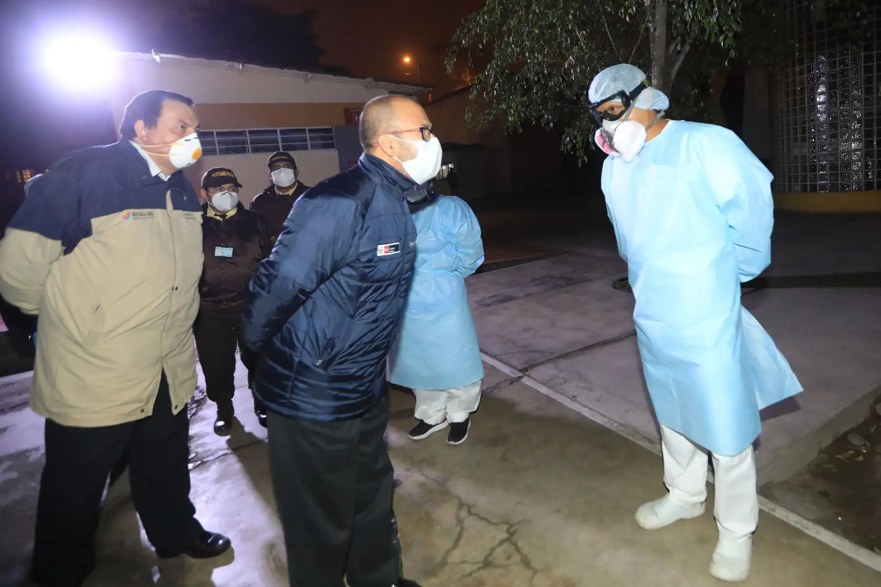 El ministro de salud Victor Zamora, realiza una visita inopinada al hospital Cayetano Heredia para verificar la calidad de atención que se brinda a los pacientes covid-19. Foto: Minsa