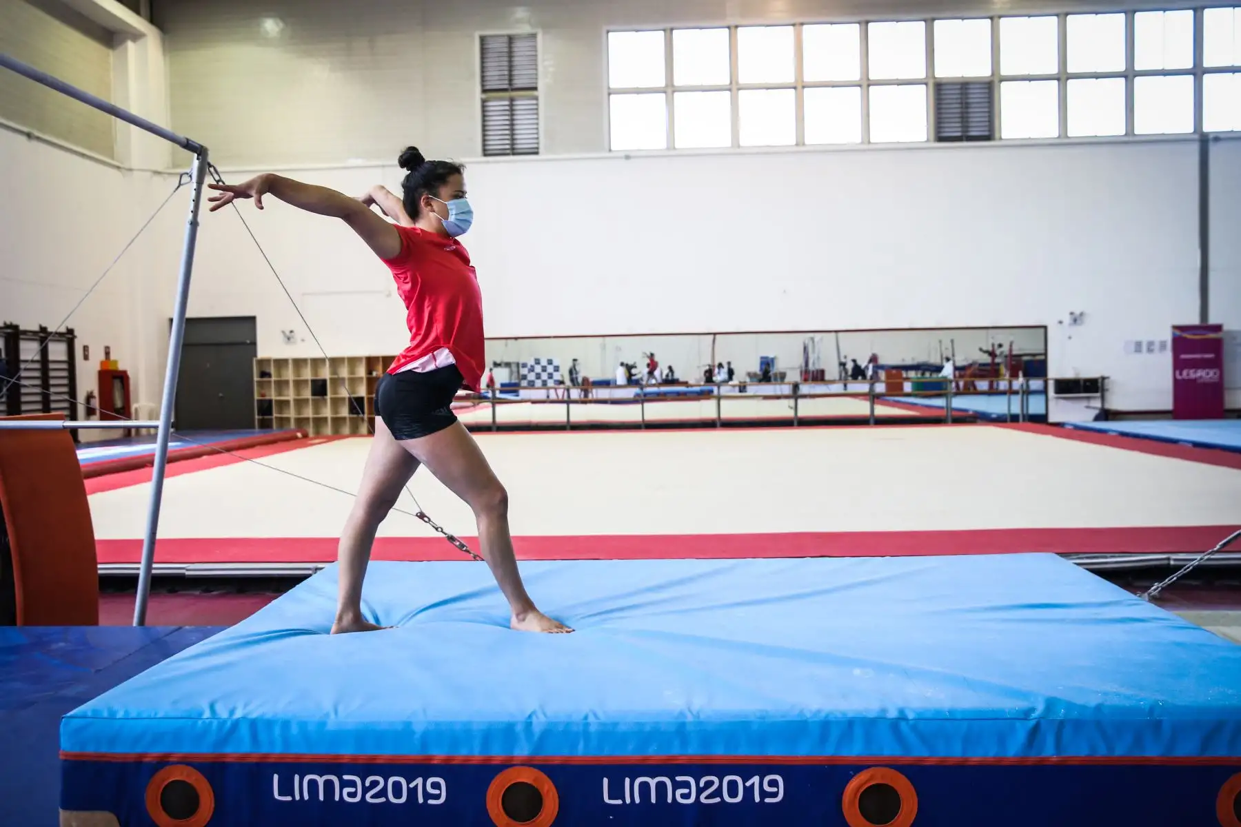 Después de 93 días de aislamiento social decretado por el Gobierno como medida preventiva para enfrentar la pandemia del covid-19, la selección peruana de Gimnasia, con Ariana Orrego, embajadora de Lima 2019  inicia los entrenamientos de preparación para el torneo internacional.
Foto: ANDINA/Jhonel Rodríguez Robles
