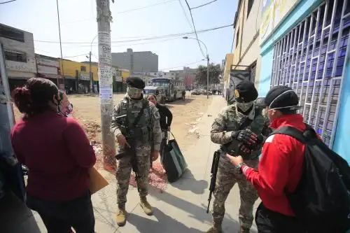 Gran despliegue militar, policial y municipal en el emporio comercial de Gamarra. Debido a las restricciones decretadas por el gobierno, las actividades comerciales han sido suspendidas hasta que los protocolos de seguridad estén implementados en su totalidad. 

Foto: ANDINA / Juan Carlos Guzmán Negrini