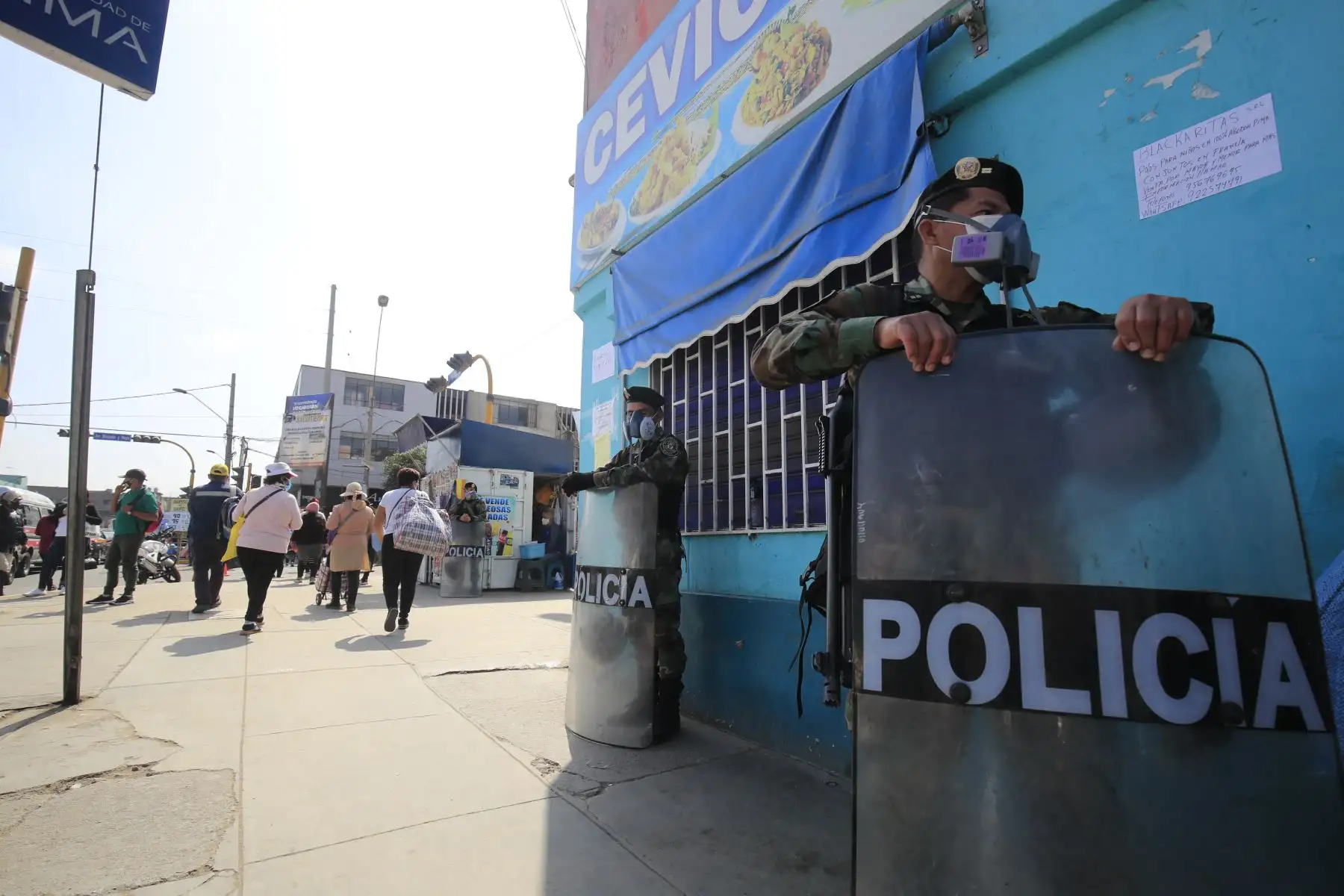 Gran despliegue militar, policial y municipal en el emporio comercial de Gamarra. Debido a las restricciones decretadas por el gobierno, las actividades comerciales han sido suspendidas hasta que los protocolos de seguridad estén implementados en su totalidad. 

Foto: ANDINA / Juan Carlos Guzmán Negrini