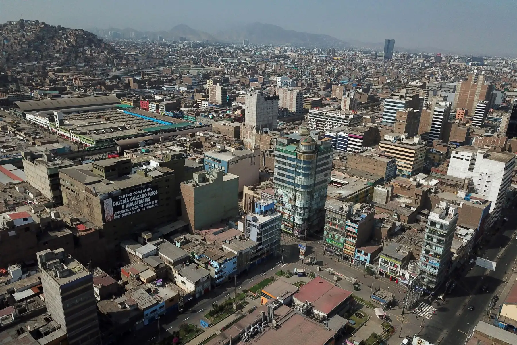 Vista panorámica del emporio comercial de Gamarra durante el estado de emergencia decretado por el gobierno debido a la situación de pandemia por el covid-19 que vive el Perú.

Foto: ANDINA / Juan Carlos Guzmán Negrini