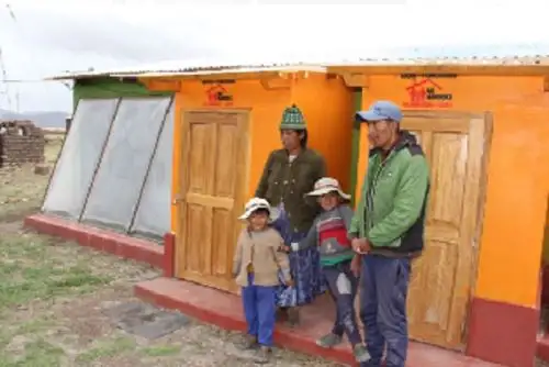 La construcción este año de 19,000 viviendas acondicionadas térmicamente, llamadas “Casitas calientes”, para mitigar los efectos de las heladas en las zonas altoandinas del país, con una inversión de 670 millones de soles, anunció hoy el presidente de la República, Martín Vizcarra, en su Mensaje a la Nación por Fiestas Patrias. ANDINA/Difusión
