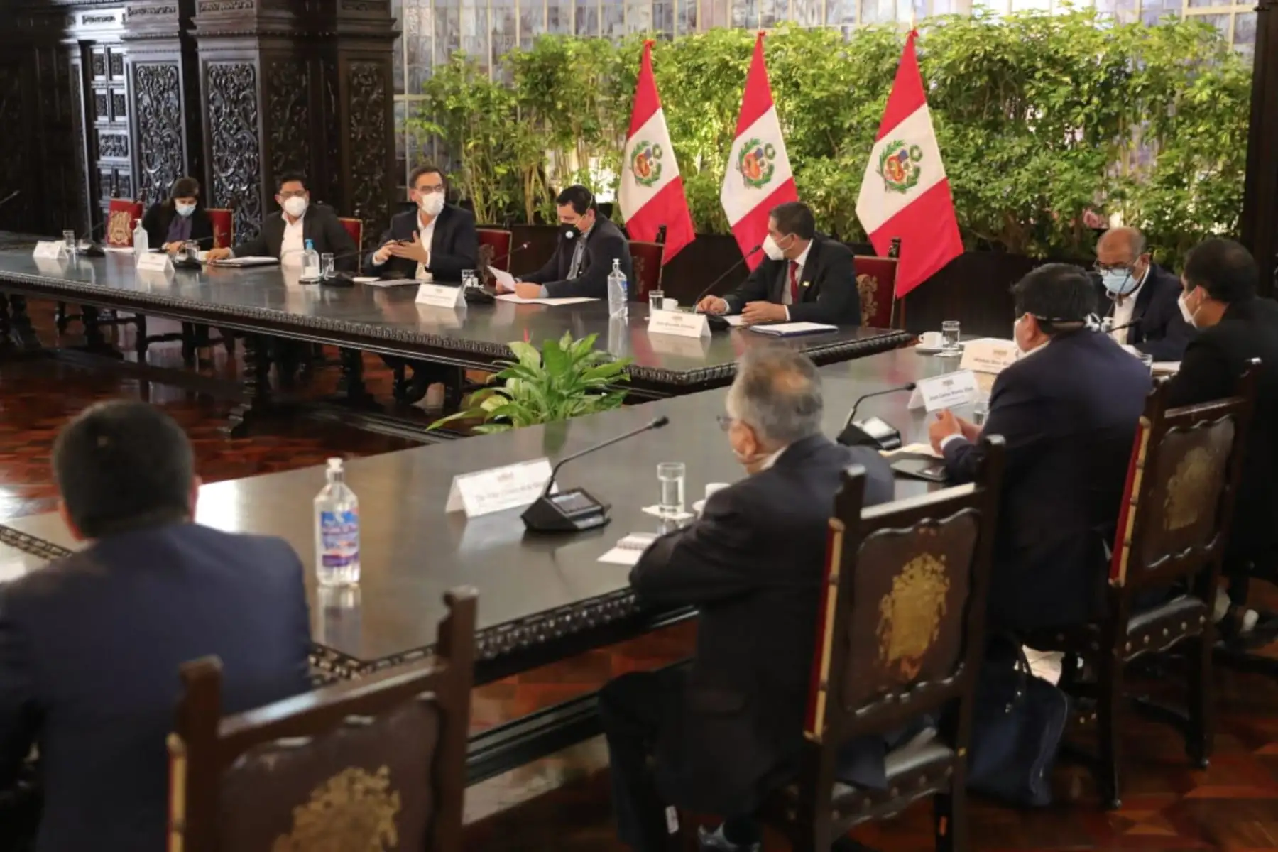 El presidente Martin Vizcarra, se reúne con los representantes de la Asamblea Nacional de Gobiernos Regionales, para evaluar y recibir sus observaciones respecto a la autógrafa de ley del Congreso que declara en emergencia el sistema de salud.Foto:ANDINA/Prensa Presidencia
