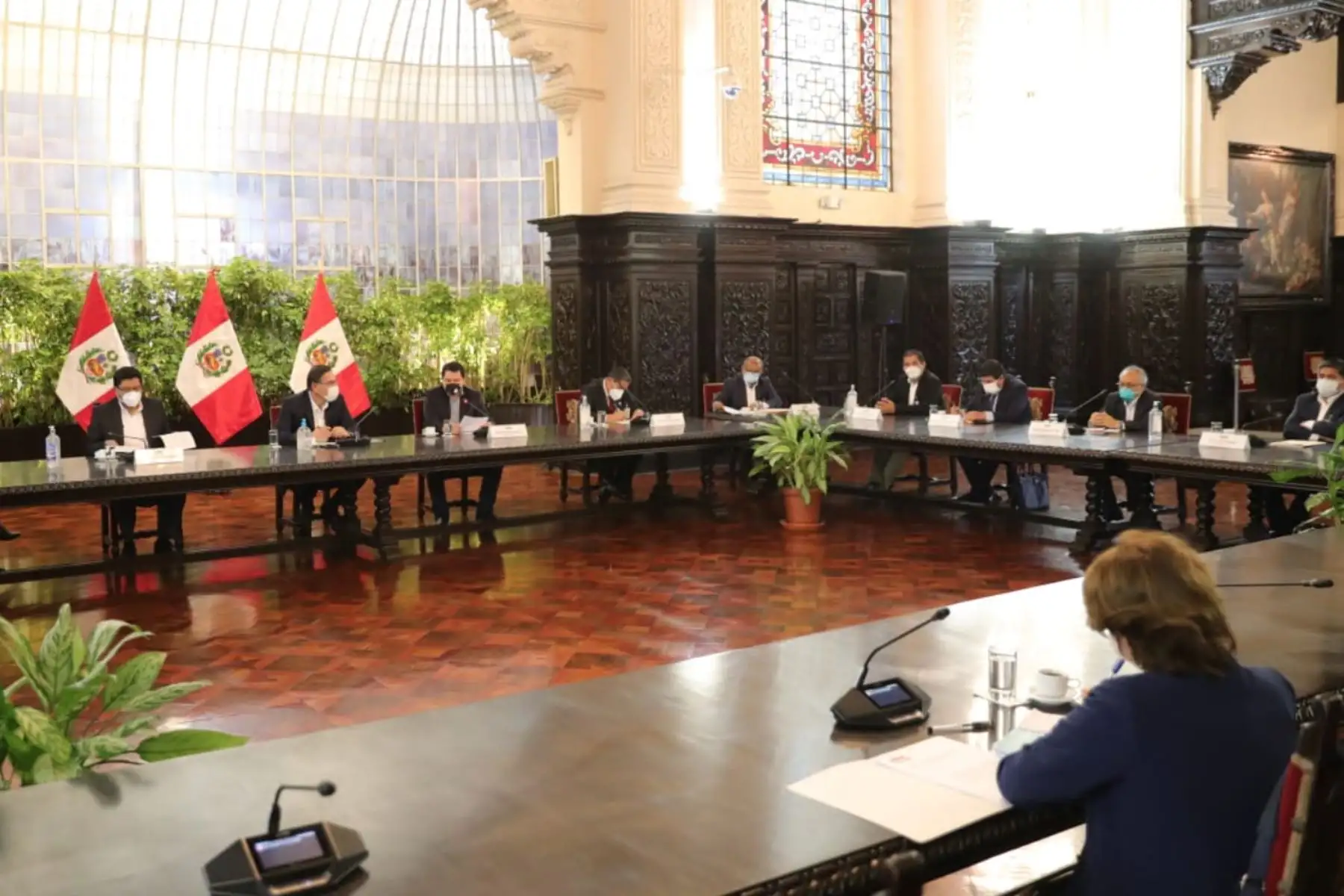 El presidente Martin Vizcarra, se reúne con los representantes de la Asamblea Nacional de Gobiernos Regionales, para evaluar y recibir sus observaciones respecto a la autógrafa de ley del Congreso que declara en emergencia el sistema de salud.Foto:ANDINA/Prensa Presidencia
