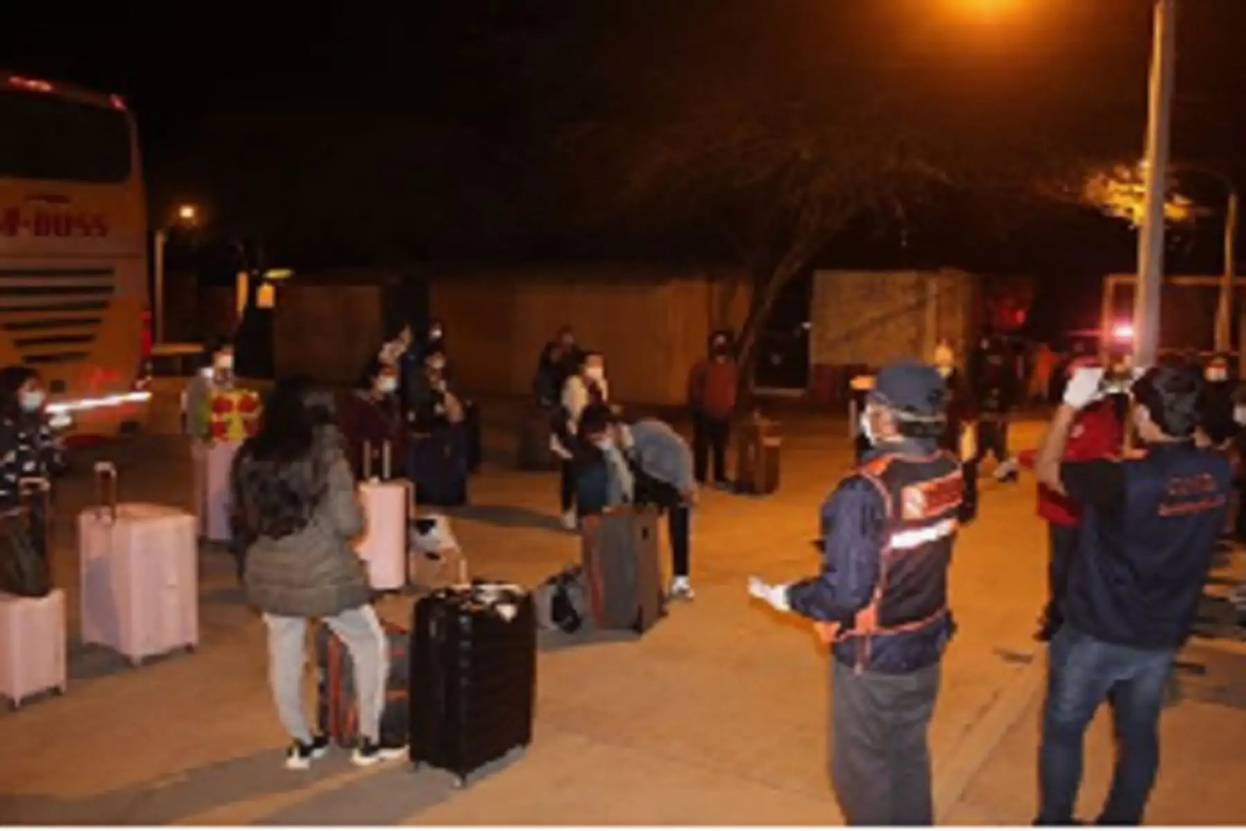 Del total de retornantes, 28 pobladores partieron al distrito de Oyotún, provincia de Chiclayo, bajo estricto cumplimiento de los protocolos sanitarios dispuestos por la PCM, Sutran y el Indeci