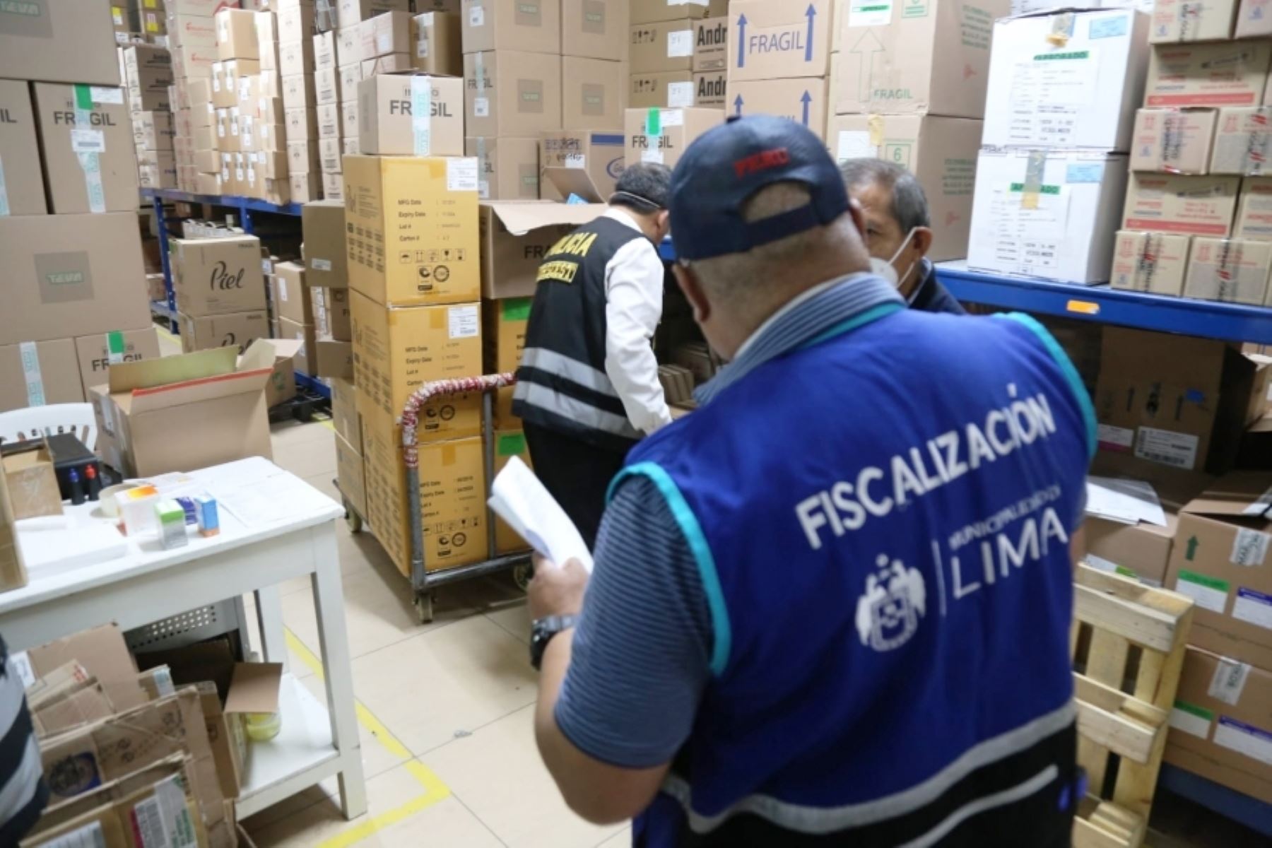 Municipalidad Metropolitana de Lima clausura local que almacenaba medicinas sin autorización. Foto: ANDINA/difusión.