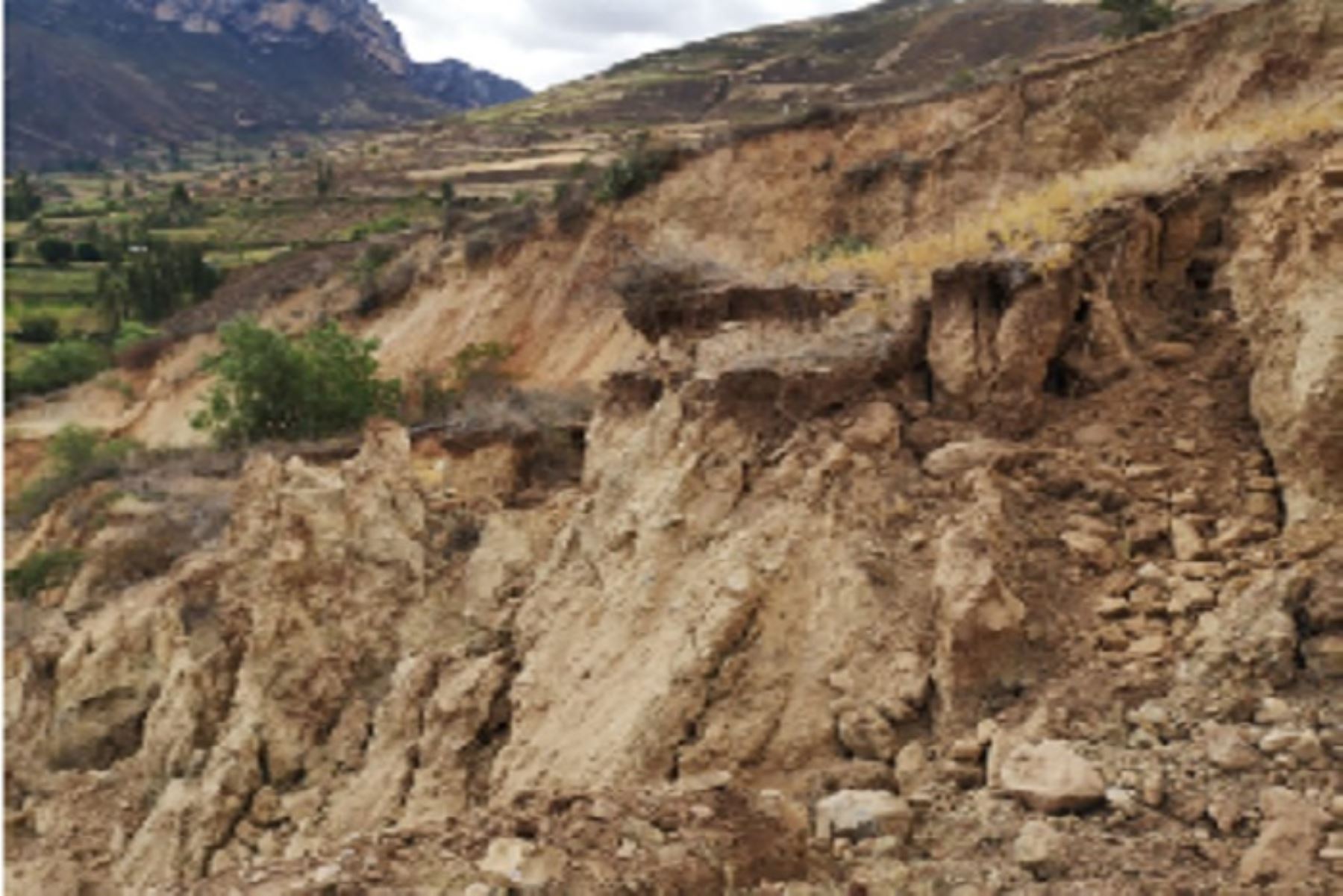 Se afectó mas de 2 kilómetros de carreteras, un kilómetro de canal de riego y 150 hectáreas de terrenos de cultivos en varios sectores del centro poblado San Pedro de Uchupata.