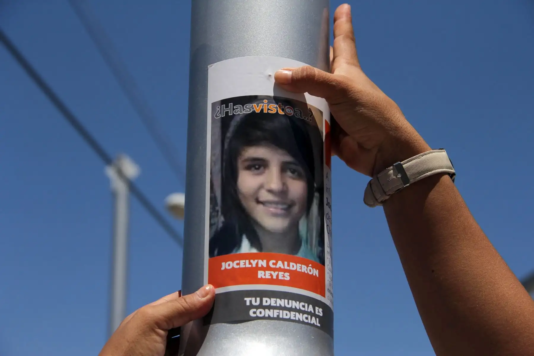 En Colombia, la línea de atención púrpura 155 tuvo un incremento del 103 % de llamadas el primer mes del aislamiento preventivo. Foto: AFP/Archivo