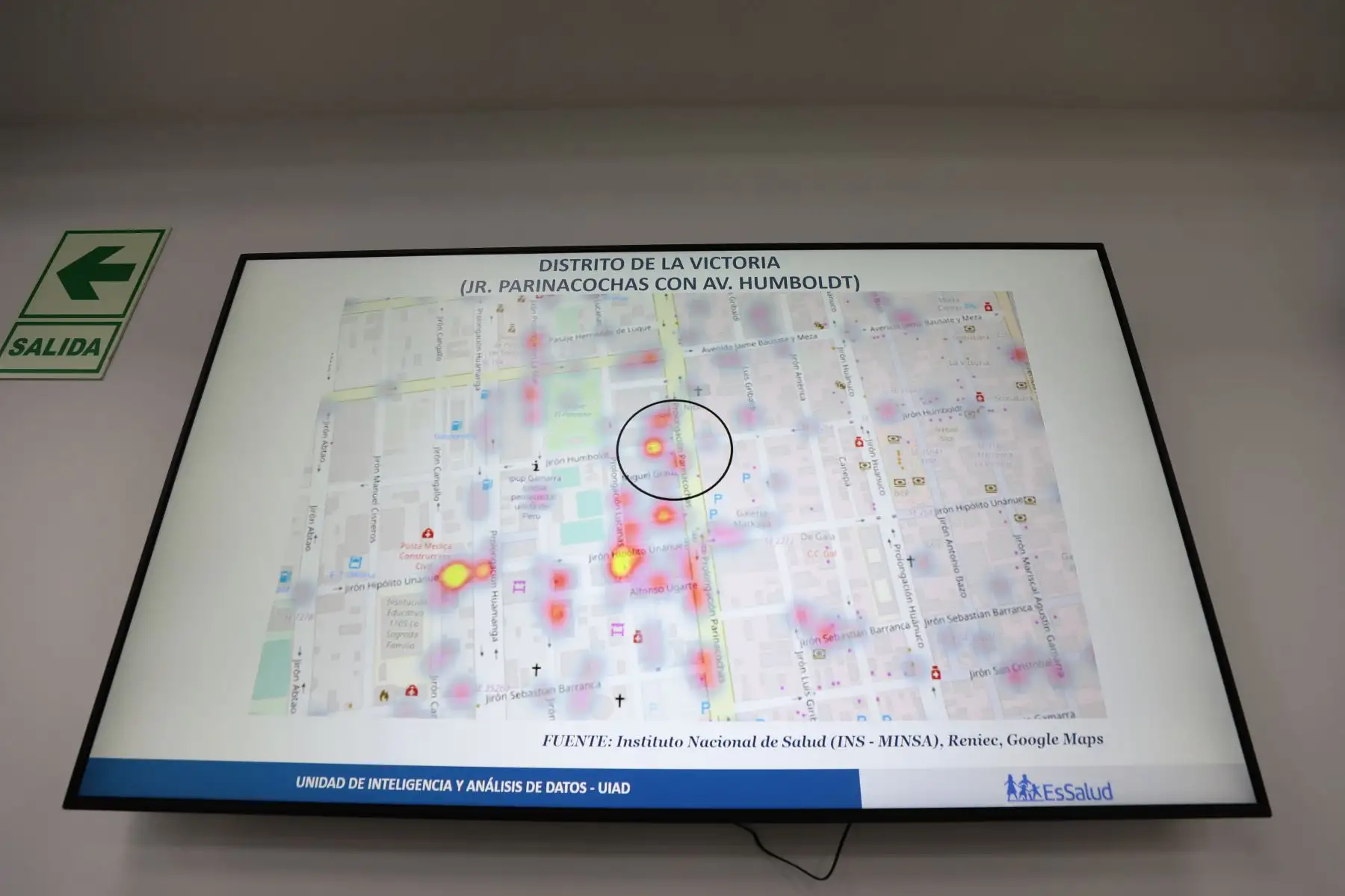 La Unidad de Inteligencia y Análisis de Datos del Seguro Social de Salud (EsSalud), a través de su herramienta el “Mapa del Calor”, ha registrado el desplazamiento del comercio informal en la capital, pero sobre todo, el incremento de los casos del COVID-19 en cada una de las zonas donde se ubicaron los ambulantes.
Foto: Essalud