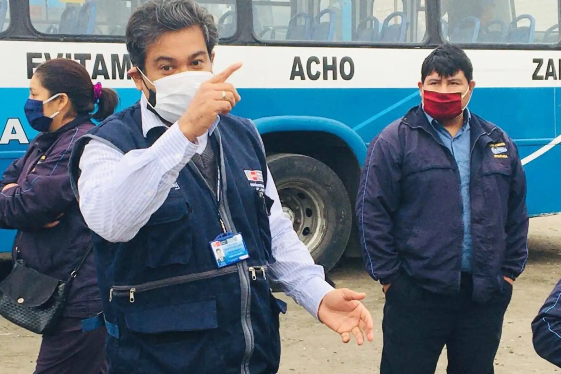 A los transportistas se les brindó orientación para llevar un adecuado aislamiento domiciliario en caso fueran positivos a coronavirus, se les enseñó el correcto lavado de manos y las recomendaciones para evitar los contagios dentro de sus unidades de transporte. Foto: ANDINA/Minsa
