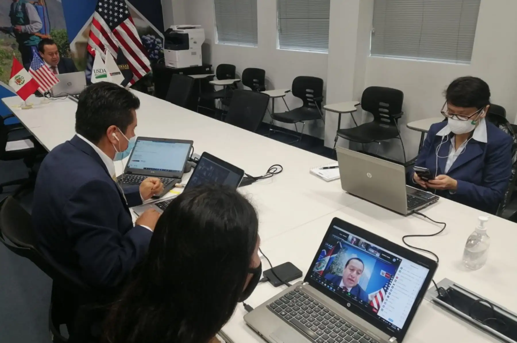 Funcionarios de Senasa negocian con sus pares de Estados Unidos. Foto: Cortesía.
