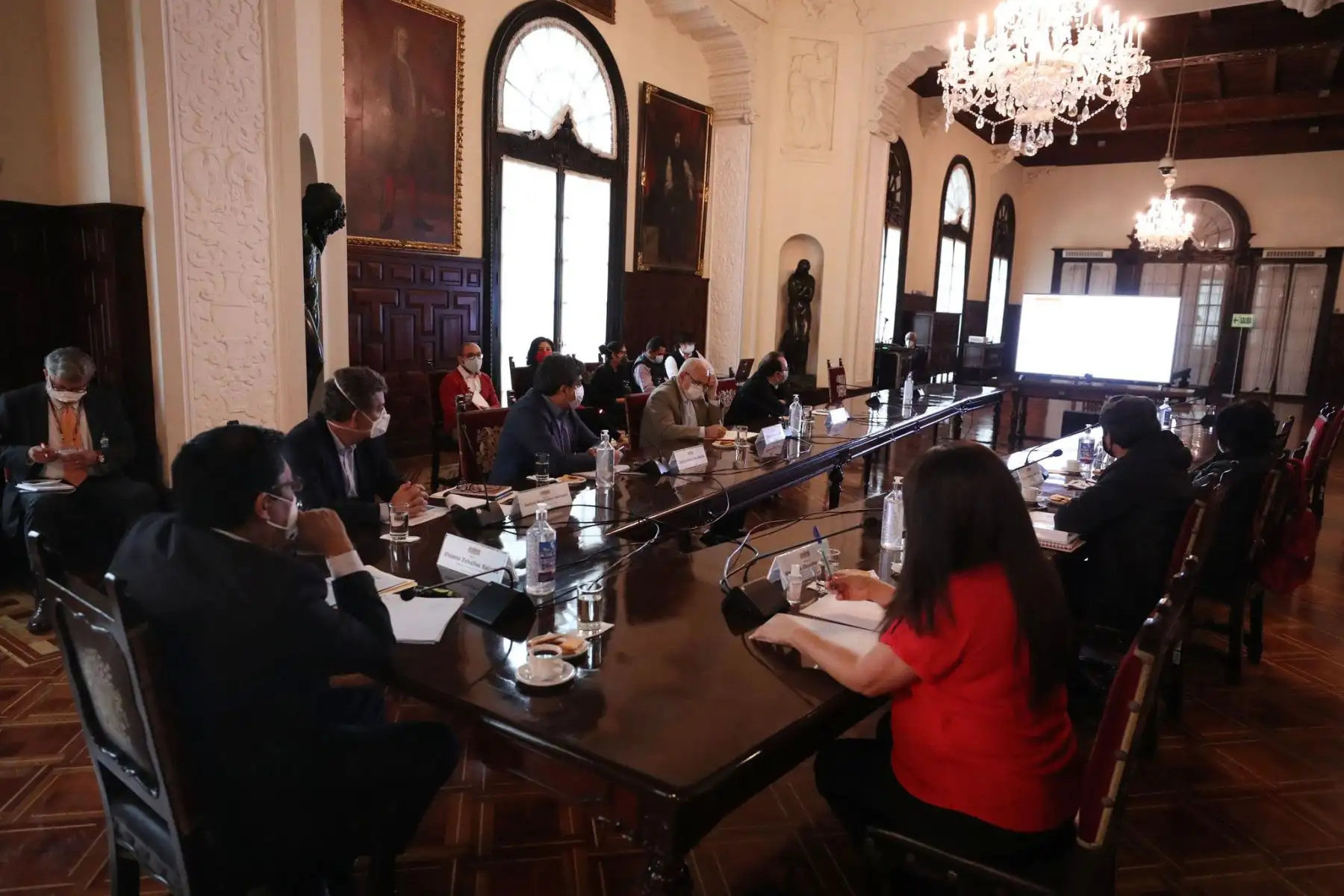 Presidente del Consejo de Ministros, Vicente Zeballos dirige  la V Sesión del Comité de Alto Nivel por un Perú Digital, Innovador y Competitivo con el objetivo de acelerar las acciones del Estado en la Transformación Digital en beneficio de los ciudadanos para enfrentar la emergencia sanitaria.
Foto: PCM