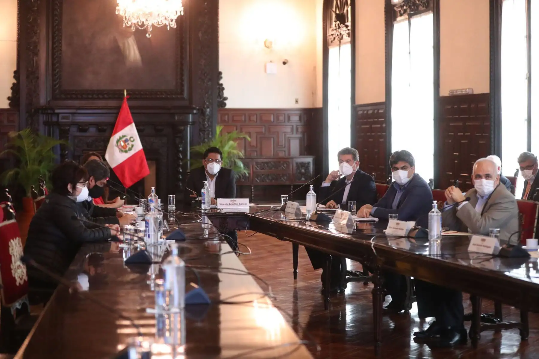 Presidente del Consejo de Ministros, Vicente Zeballos dirige  la V Sesión del Comité de Alto Nivel por un Perú Digital, Innovador y Competitivo con el objetivo de acelerar las acciones del Estado en la Transformación Digital en beneficio de los ciudadanos para enfrentar la emergencia sanitaria.
Foto: PCM
