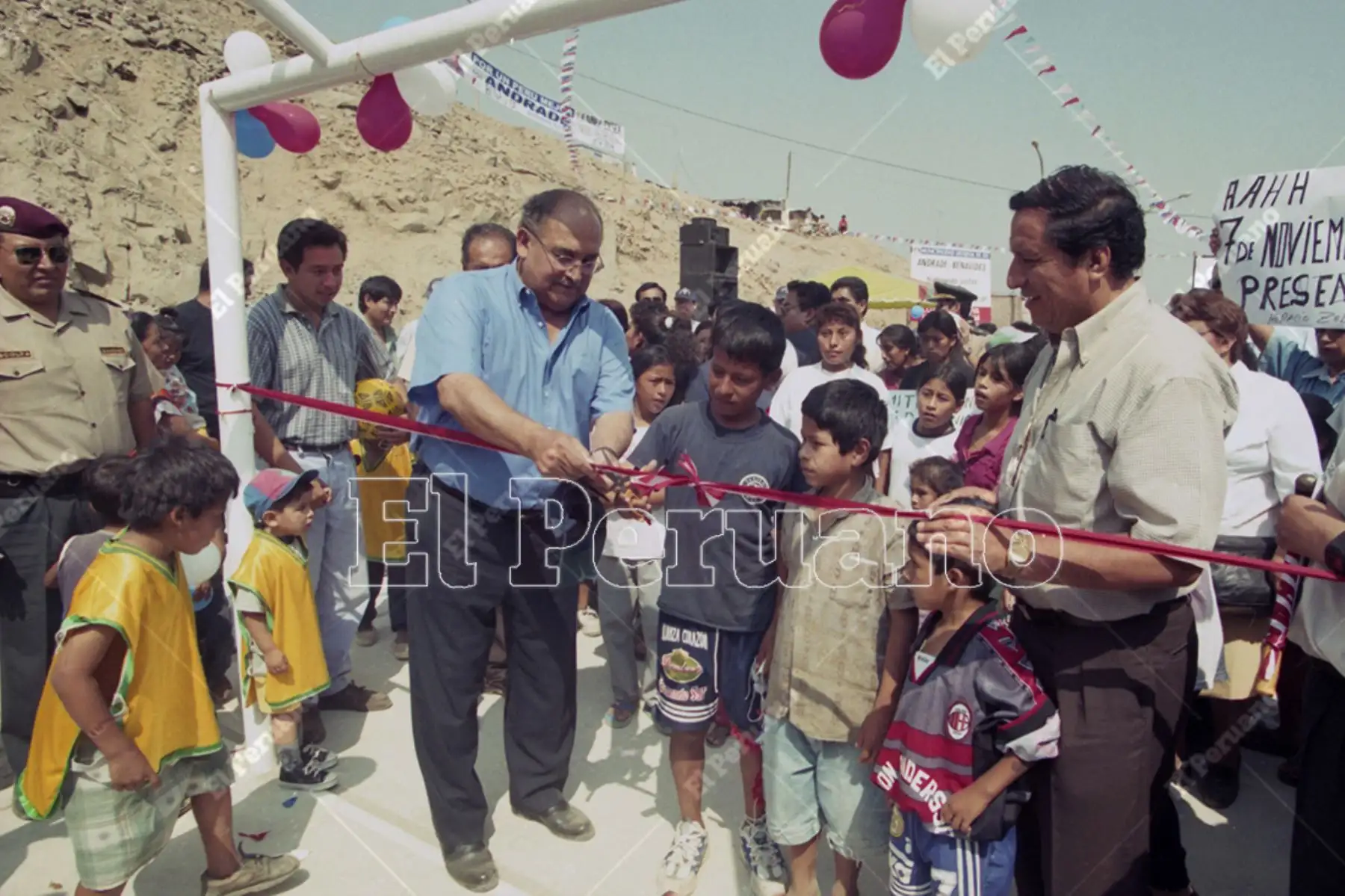 Alberto Andrade Carmona, inauguró una loza deportiva en el Asentamiento Humano Huaycán. 
Foto: Diario Oficial El Peruano / Wendy Higuchi