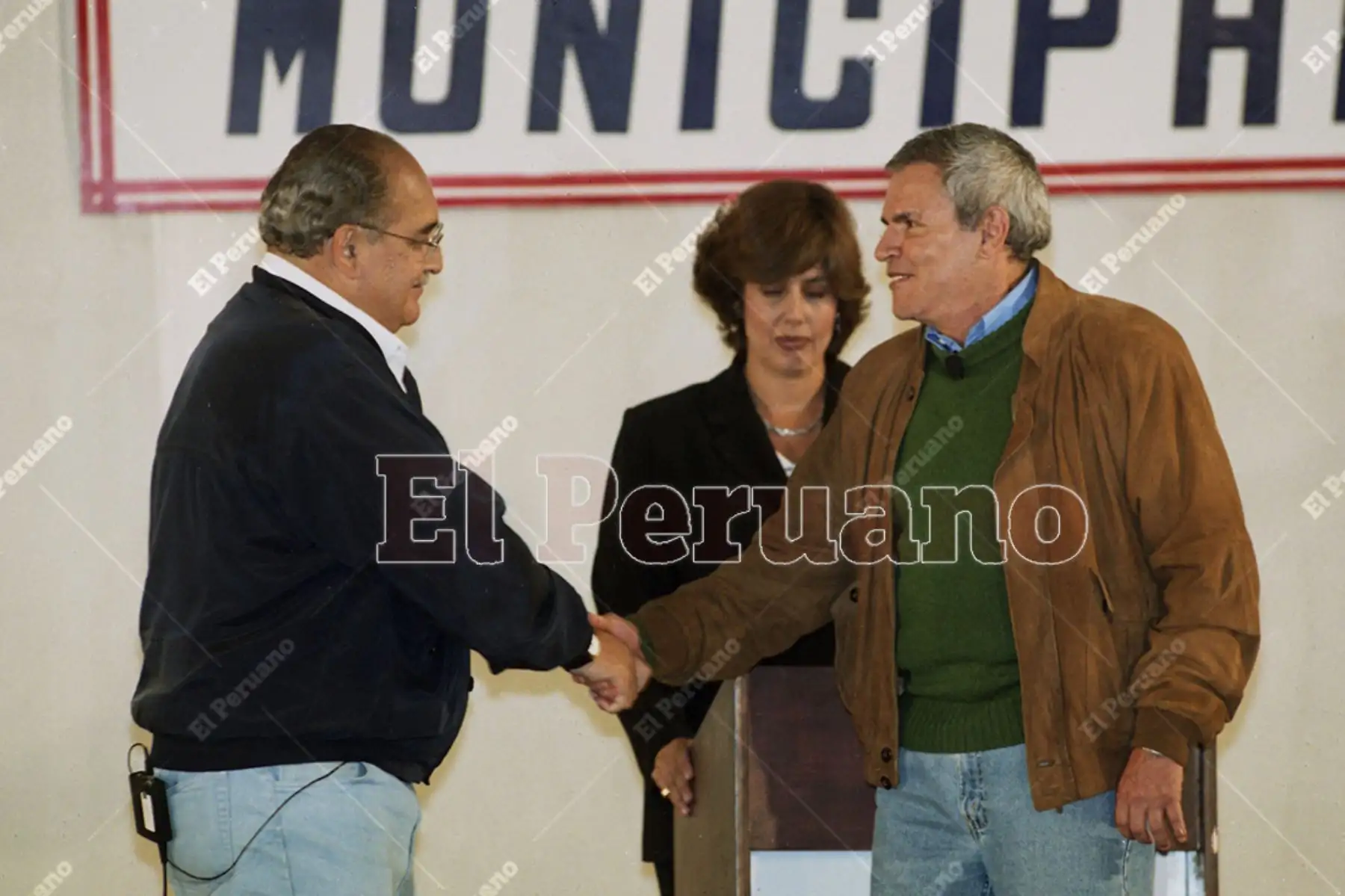 Lima - 10 noviembre 2002 / Debate electoral entre Alberto Andrade Carmona y Luis Castañeda Lossio, candidatos a la alcaldía de Lima. 
Foto: Diario Oficial El Peruano / Jack Ramón