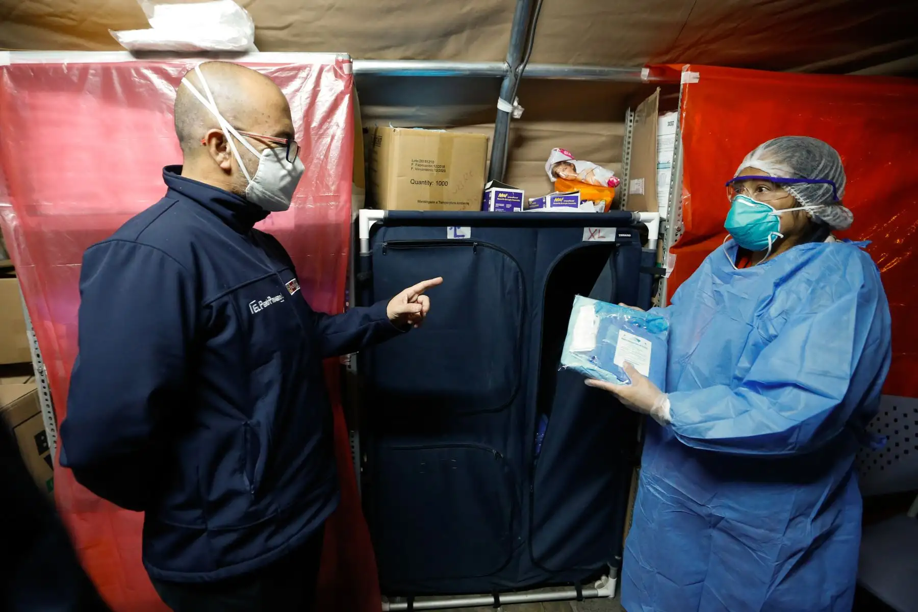 Ministro de Salud Víctor Zamora supervisa atenciones a pacientes Covid-19 en Hospital de Emergencias Villa El Salvador. Foto: Minsa